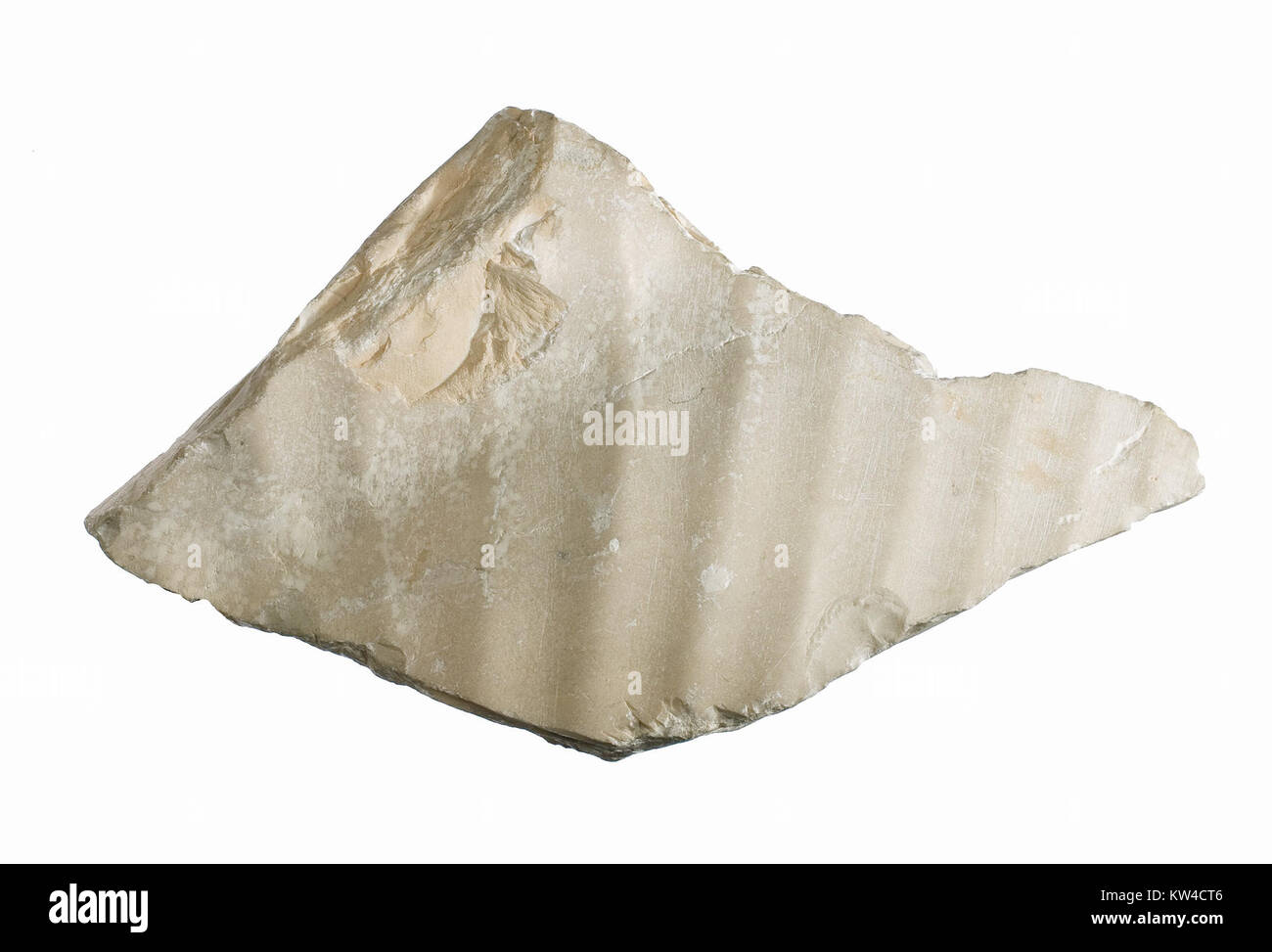 Il frammento di corpo di Nefertiti, ospitato presso il MET, fornisce preziose informazioni sull'arte scultorea dell'antico Egitto. Il frammento fa parte di una statua più grande della regina, raffigurante la regina in abito regale. Foto Stock