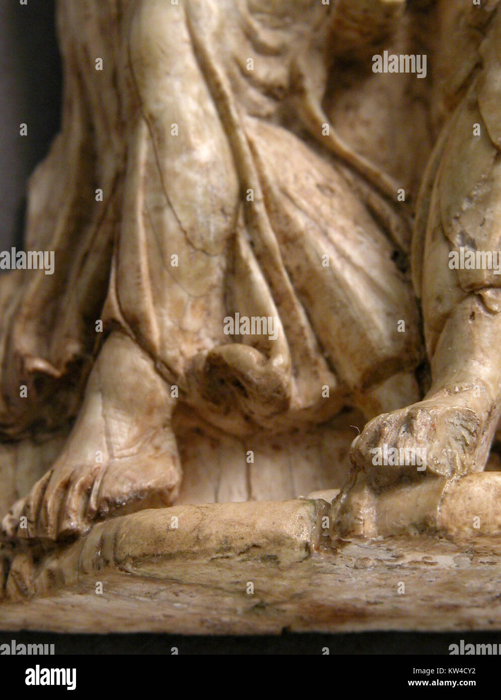 Un'incisione ossea raffigurante una meraviglia dionisiaca, probabilmente dell'antica Grecia o di Roma, ospitata nella collezione del Metropolitan Museum of Art, che mostra la dettagliata maestria artigianale. Foto Stock Un'incisione ossea raffigurante una meraviglia dionisiaca, probabilmente dell'antica Grecia o di Roma, ospitata nella collezione del Metropolitan Museum of Art, che mostra la dettagliata maestria artigianale. Foto Stock