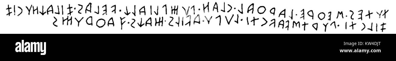 Questa iscrizione sarcofago di Vulci, un'antica città etrusca, fornisce preziose informazioni storiche sulle pratiche di sepoltura e i costumi della civiltà etrusca. L'iscrizione è un importante manufatto per lo studio dell'antica società etrusca. Foto Stock