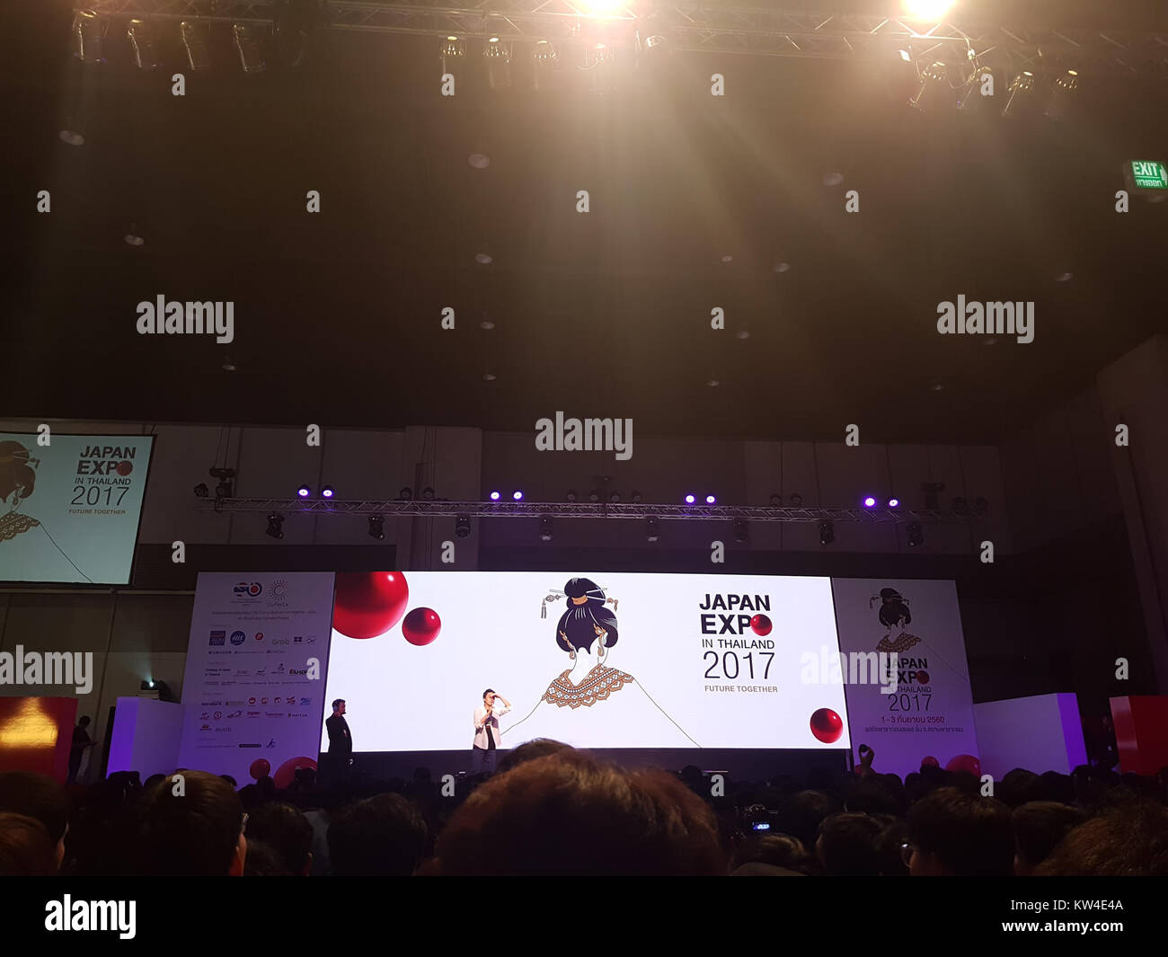 I BNK48 si sono esibiti al Japan Expo di Bangkok il 1° settembre 2017, mostrando la musica e l'esibizione del popolare gruppo idol thailandese. Foto Stock