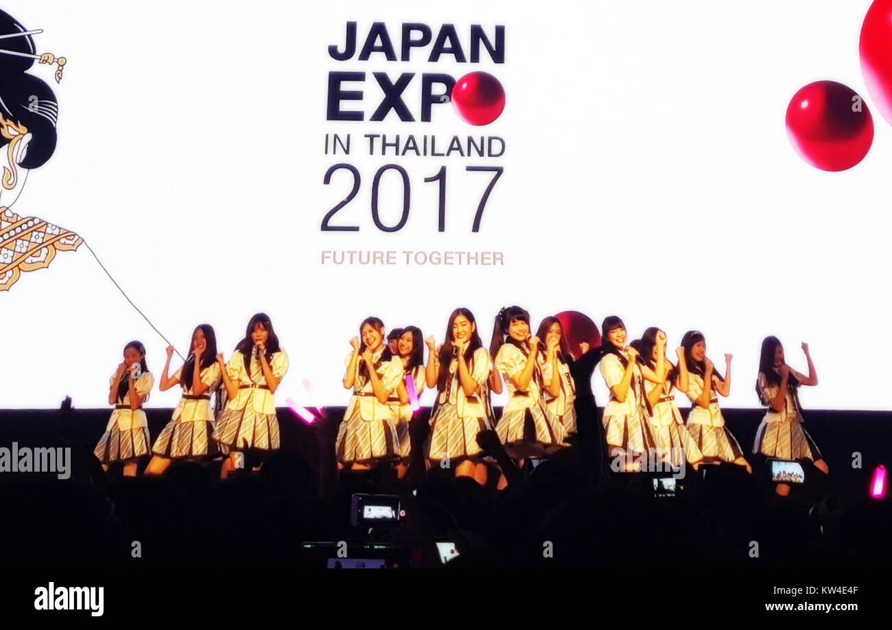BNK48 si esibisce al Japan Expo di Bangkok il 1° settembre 2017. Il gruppo di idol ha affascinato il pubblico con la loro esibizione, segnando un momento chiave nella cultura pop tailandese. Foto Stock