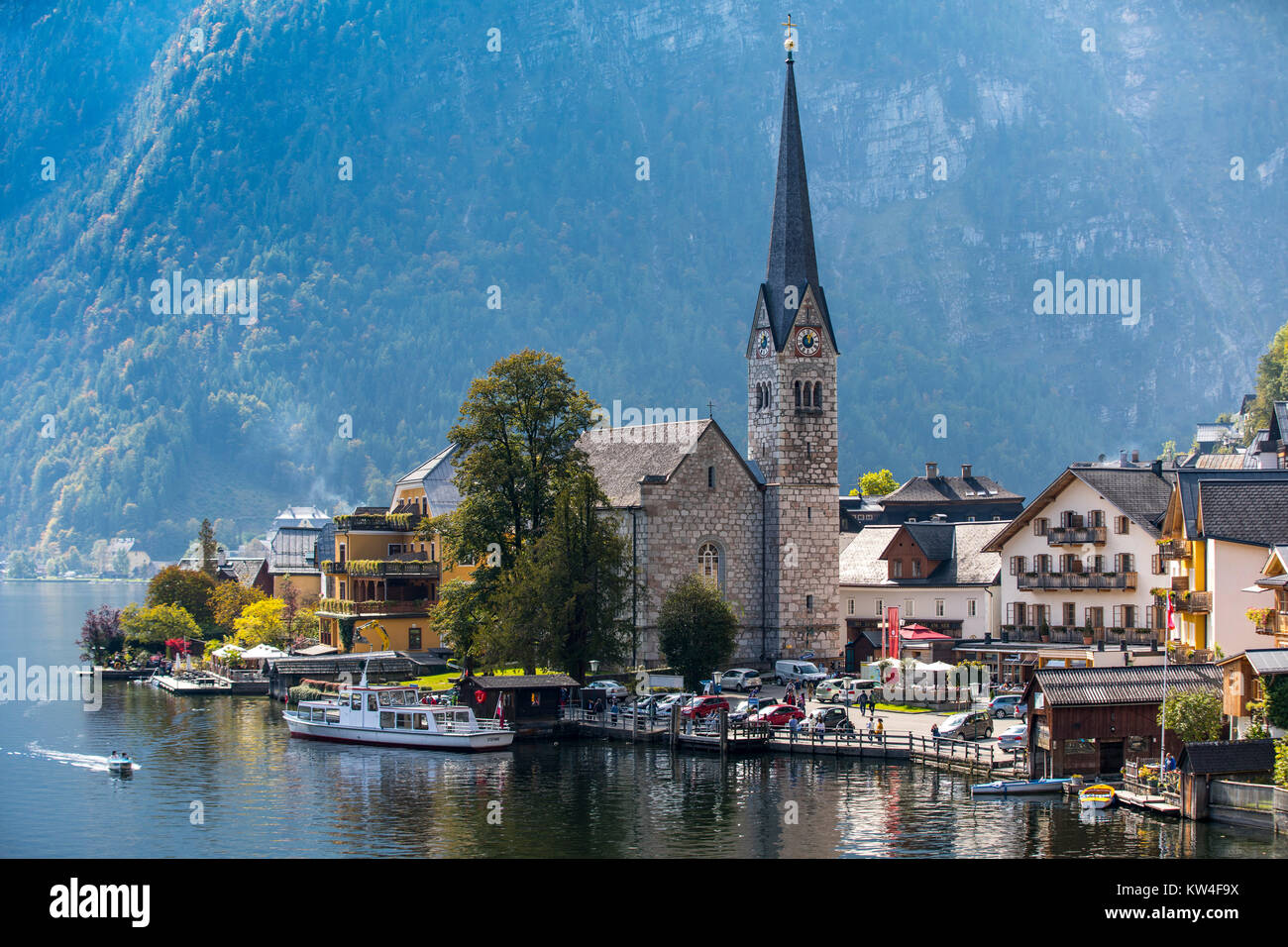 Lago Hallstatt, Austria superiore district, Salzkammergut, parte delle Alpi, Hallstatt village, Foto Stock