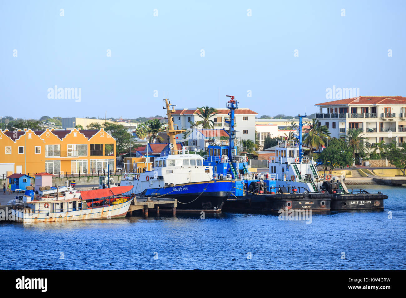 Rimorchiatori ormeggiata sulla costa di Bonaire Foto Stock