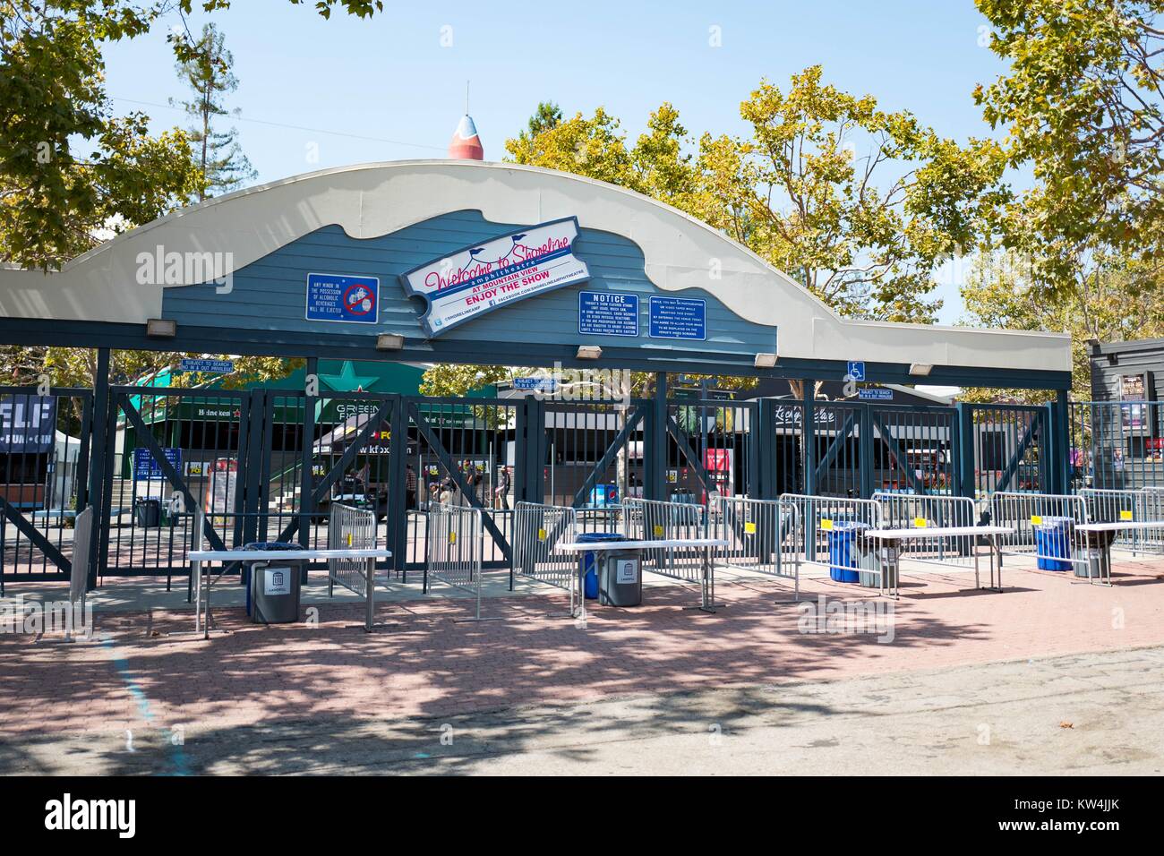 Cancelli di entrata al litorale anfiteatro, un concerto di musiche popolari sede nella Silicon Valley Town di Mountain View, California, 24 agosto 2016. Foto Stock