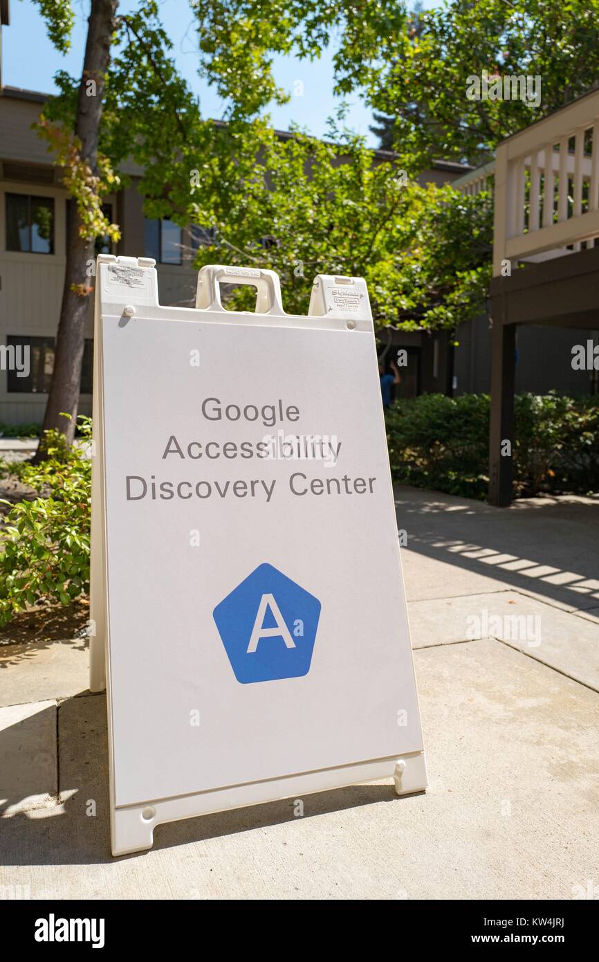 Google accessibilità centro di scoperta firmare al Googleplex, sede del motore di ricerca Google società nella Silicon Valley Town di Mountain View, California, 24 agosto 2016. Digital accessibilità per le persone con problemi di udito, visual e altre disabilità è imposto dagli americani con disabilità Act (ADA), ed è un importante argomento di preoccupazione nella Silicon Valley technology community, Mountain View, California. Foto Stock