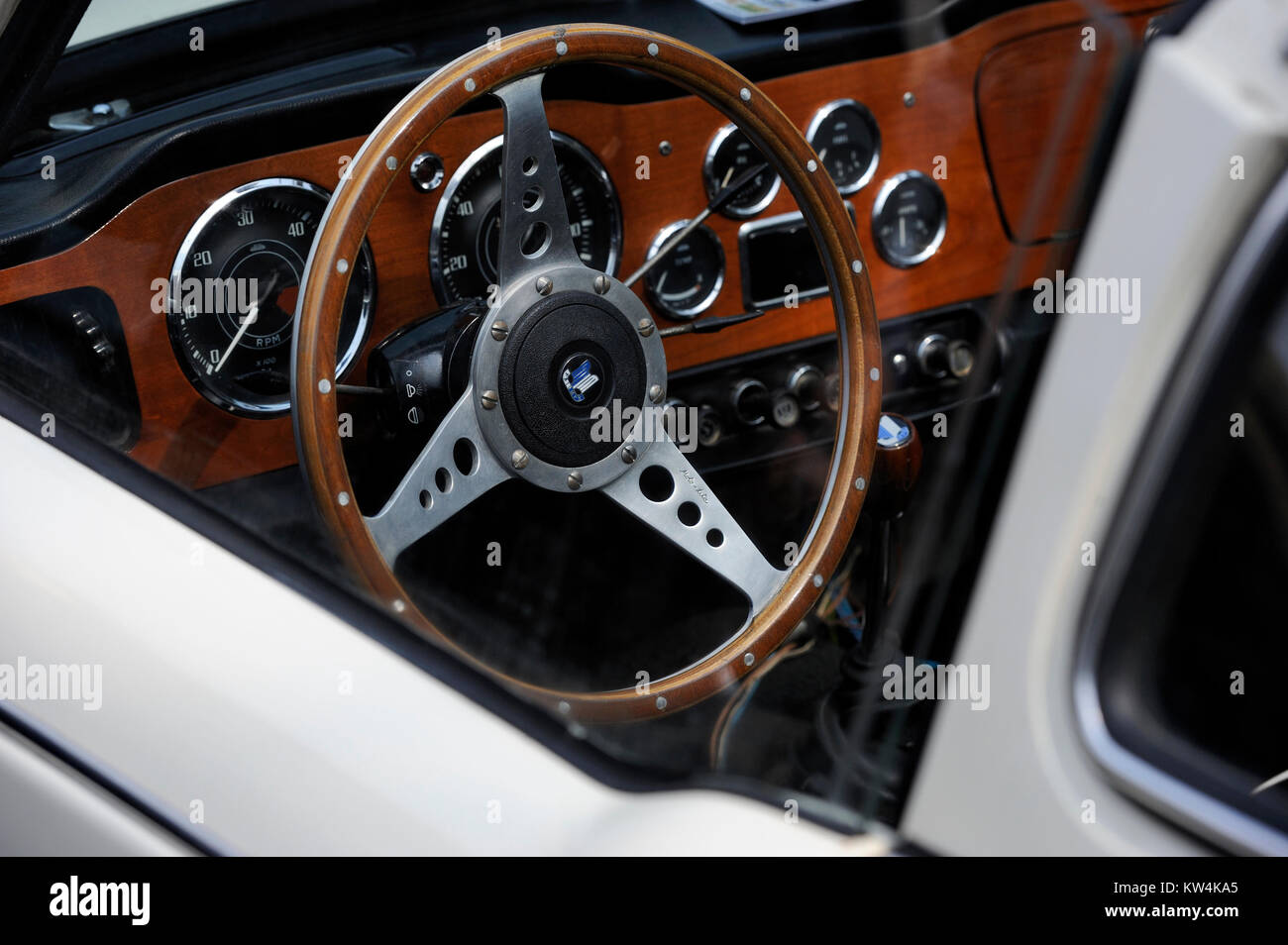 Belgrado, Serbia - 10 Aprile 2010: Trionfo cruscotto visto sulla quarta riunione annuale di historian associazione automobilism Foto Stock