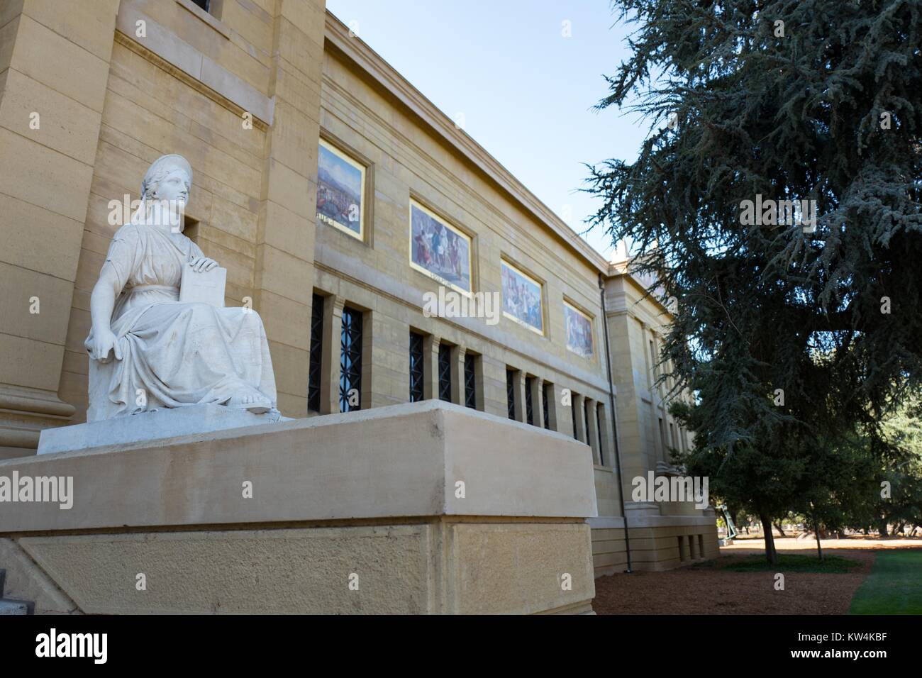 Statua di entrata di Cantor Arts Center, precedentemente Leland Stanford Junior Museum, sul campus della Università di Stanford in Silicon Valley Town di Palo Alto, California, 25 agosto 2016. Foto Stock
