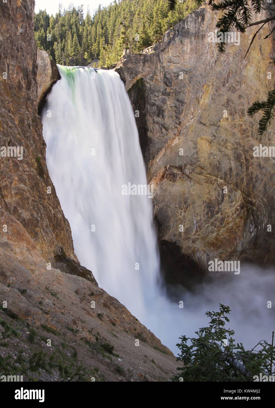 Le cascate Inferiori di Yellowstone River come visto da Zio Tom's trail e il Parco Nazionale di Yellowstone, Wyoming, Settembre, 2014. Immagine cortesia Jim Peaco/Parco Nazionale di Yellowstone. Foto Stock