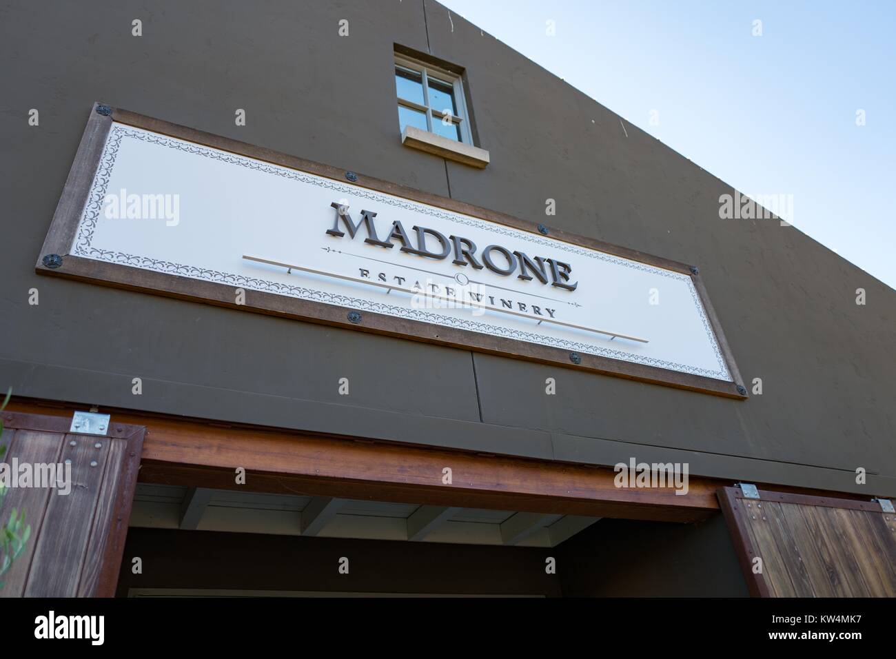 Segnaletica per Madrone cantina immobiliare, una piccola vigna di Glen Ellen, Sonoma County, California, 28 agosto 2016. Foto Stock