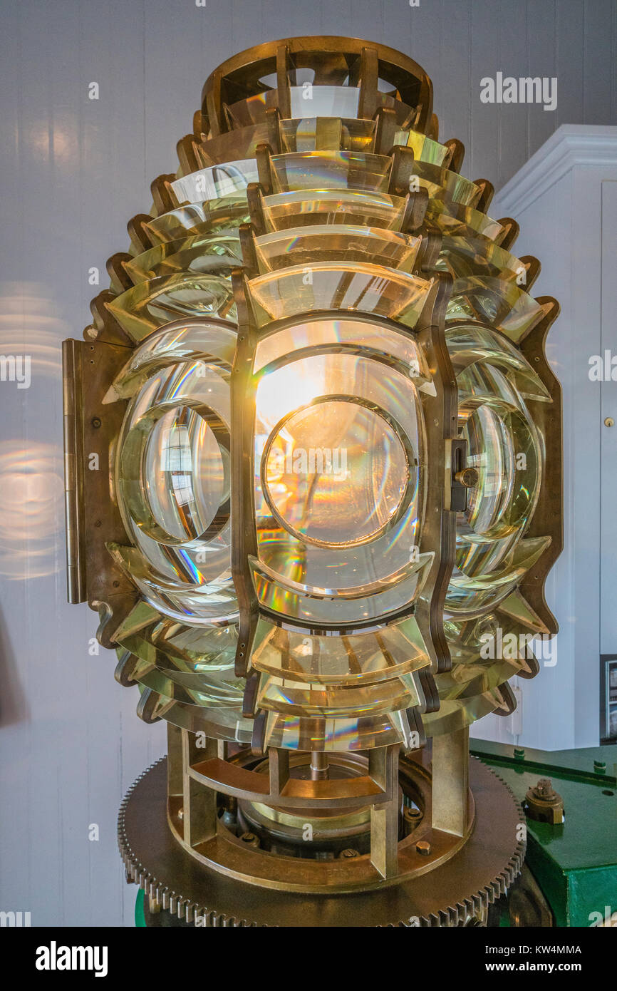 Lente di Fresnel, San Luis Point Lighthouse. Una lente di Fresnel è un tipo di lente compatto sviluppato originariamente da fisico francese Augustin-Jean lente di Fresnel per l Foto Stock