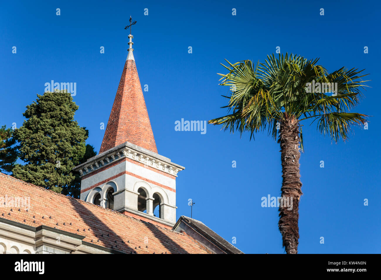 La Chiesa anglicana di ascensione in Cadenabbia, Lago di Como, Lombardia, Italia, Europa. Foto Stock