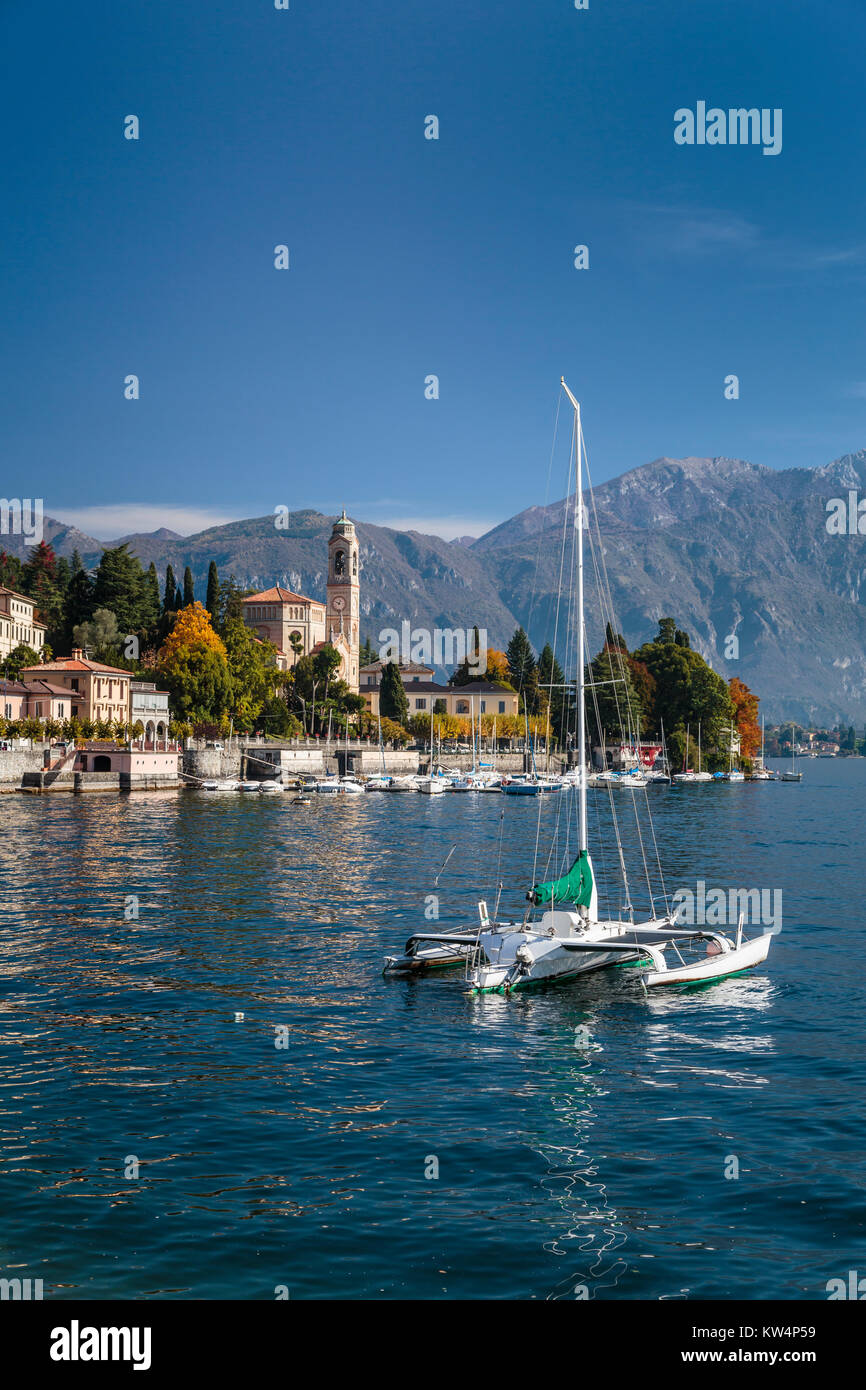 Il lago di Como il borgo di Tremezzo, Lombardia, Italia, Europa. Foto Stock
