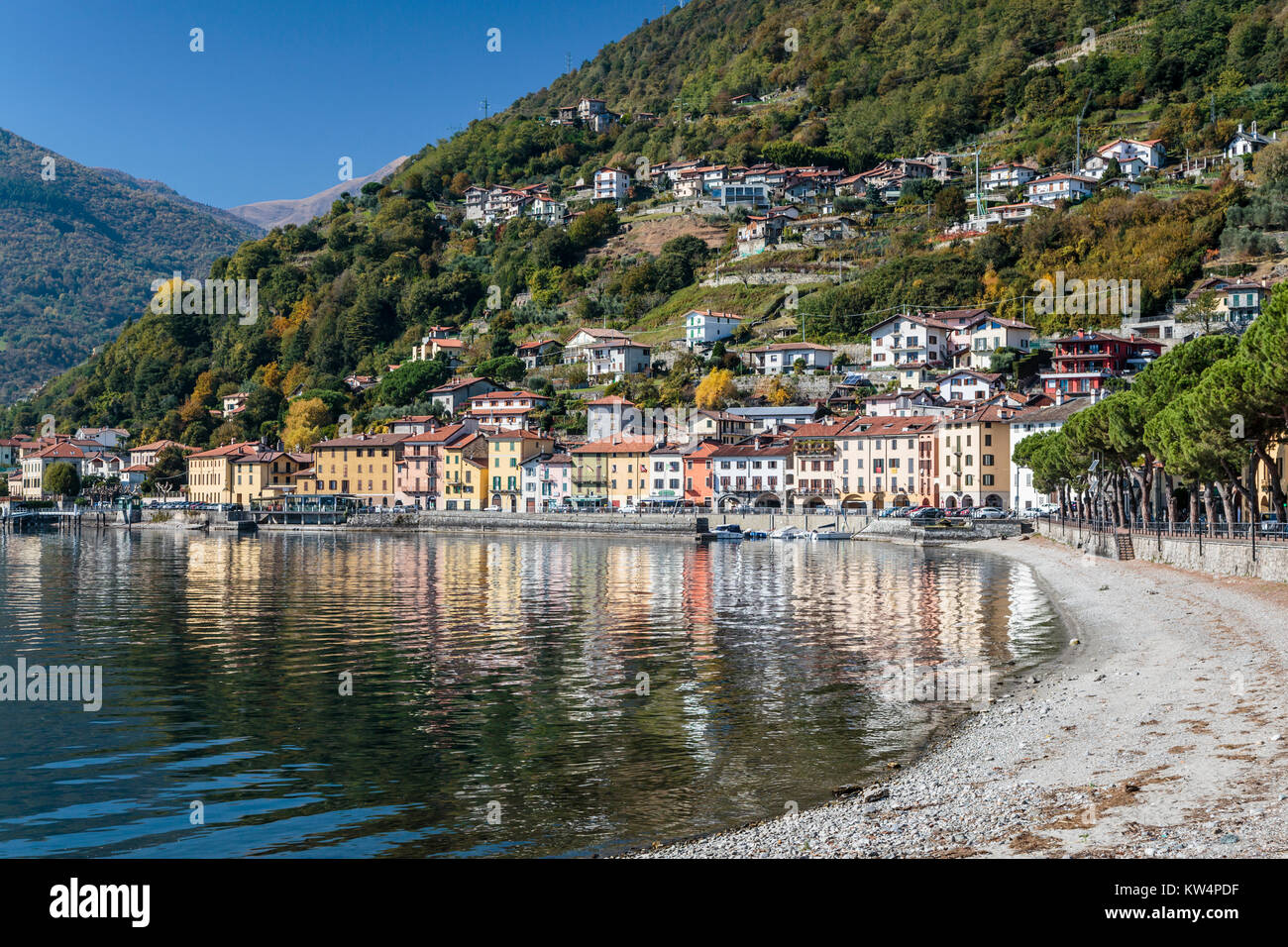 Il lago di Como il villaggio e la spiaggia in Cadenabbia, Lombardia, Italia, Europa. Foto Stock