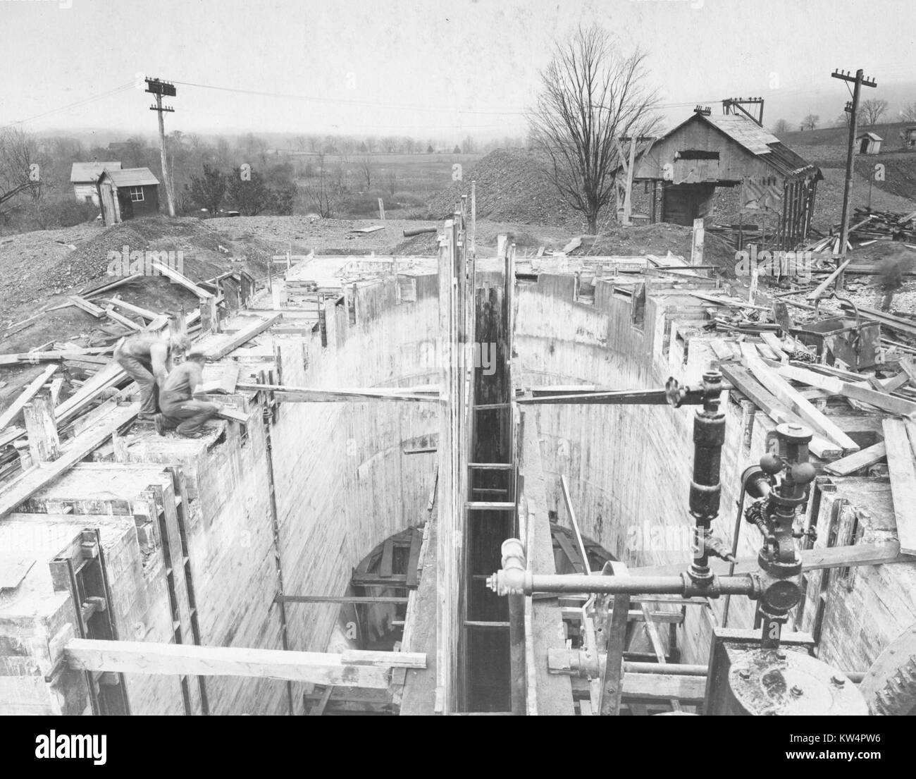Pressione di Wallkill tunnel, con calcestruzzo per le pareti della camera su albero di drenaggio in place, New York, 1911. Dalla Biblioteca Pubblica di New York. Foto Stock