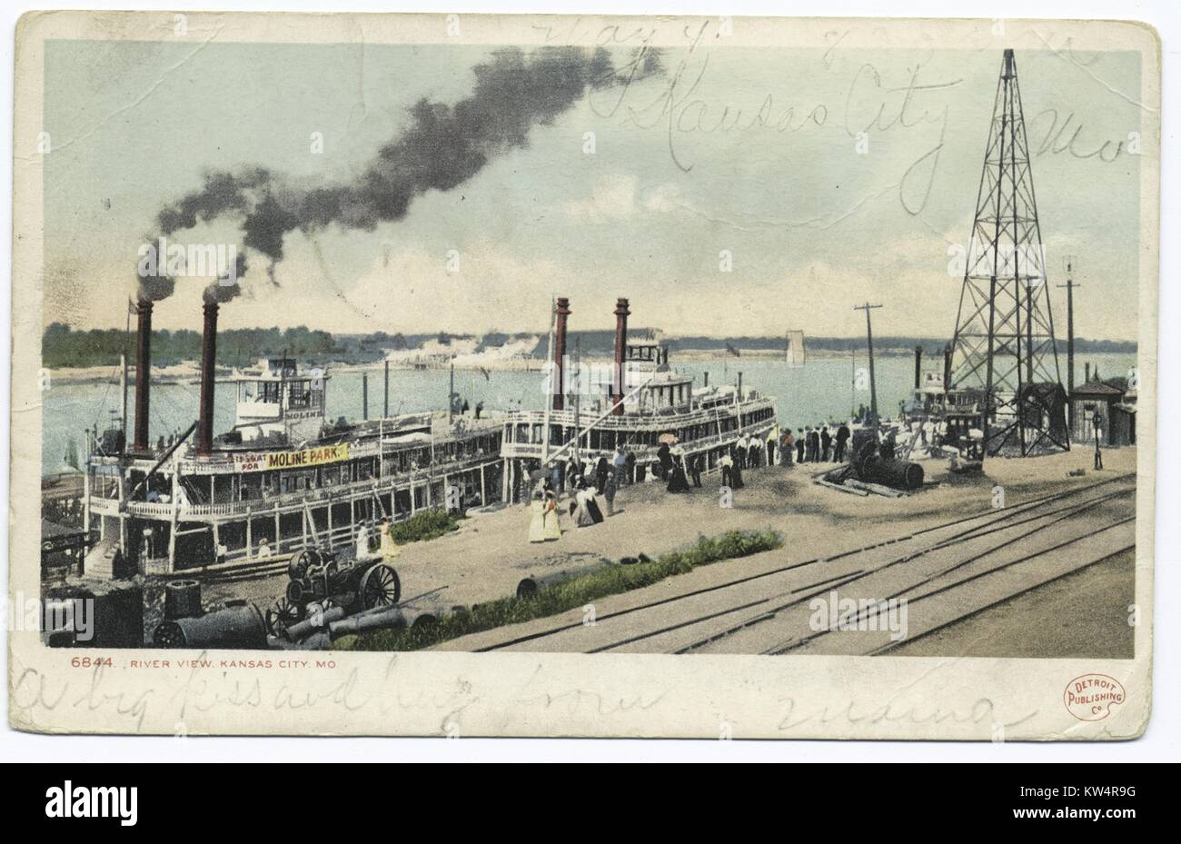 Traghetti a terminale, con i passeggeri in attesa nelle vicinanze, Kansas City, Missouri, Stati Uniti d'America, 1914. Dalla Biblioteca Pubblica di New York. () Foto Stock