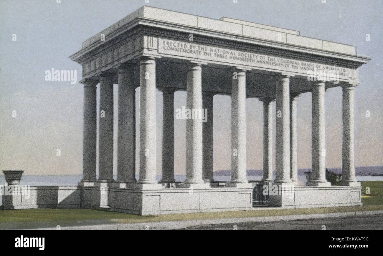 Cartolina del portico che si erge sopra la Plymouth Rock, Plymouth, Massachusetts, 1914. Dalla Biblioteca Pubblica di New York. Foto Stock