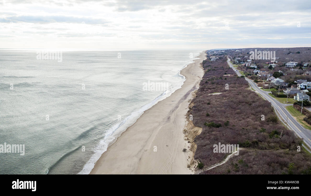 Arerial vista dell'Oceano Atlantico e il vecchio montauk autostrada a Montauk ny Foto Stock