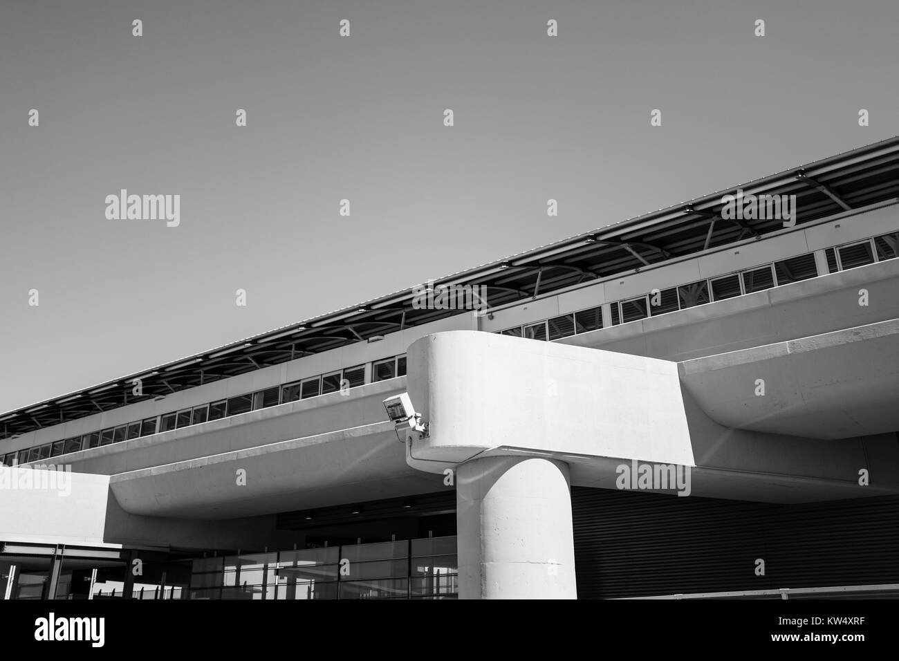 Stazione Airtrain all'Aeroporto Internazionale di San Francisco, South San Francisco, California, 24 settembre 2016. L'airtrain è un sistema automatizzato di treno che sistema di navette di passeggeri tra i terminali dell'aeroporto. Foto Stock