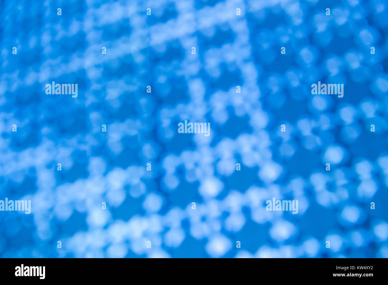 Abstract digital sfondo blu in un astratto sfocatura bokeh di fondo blu Foto Stock