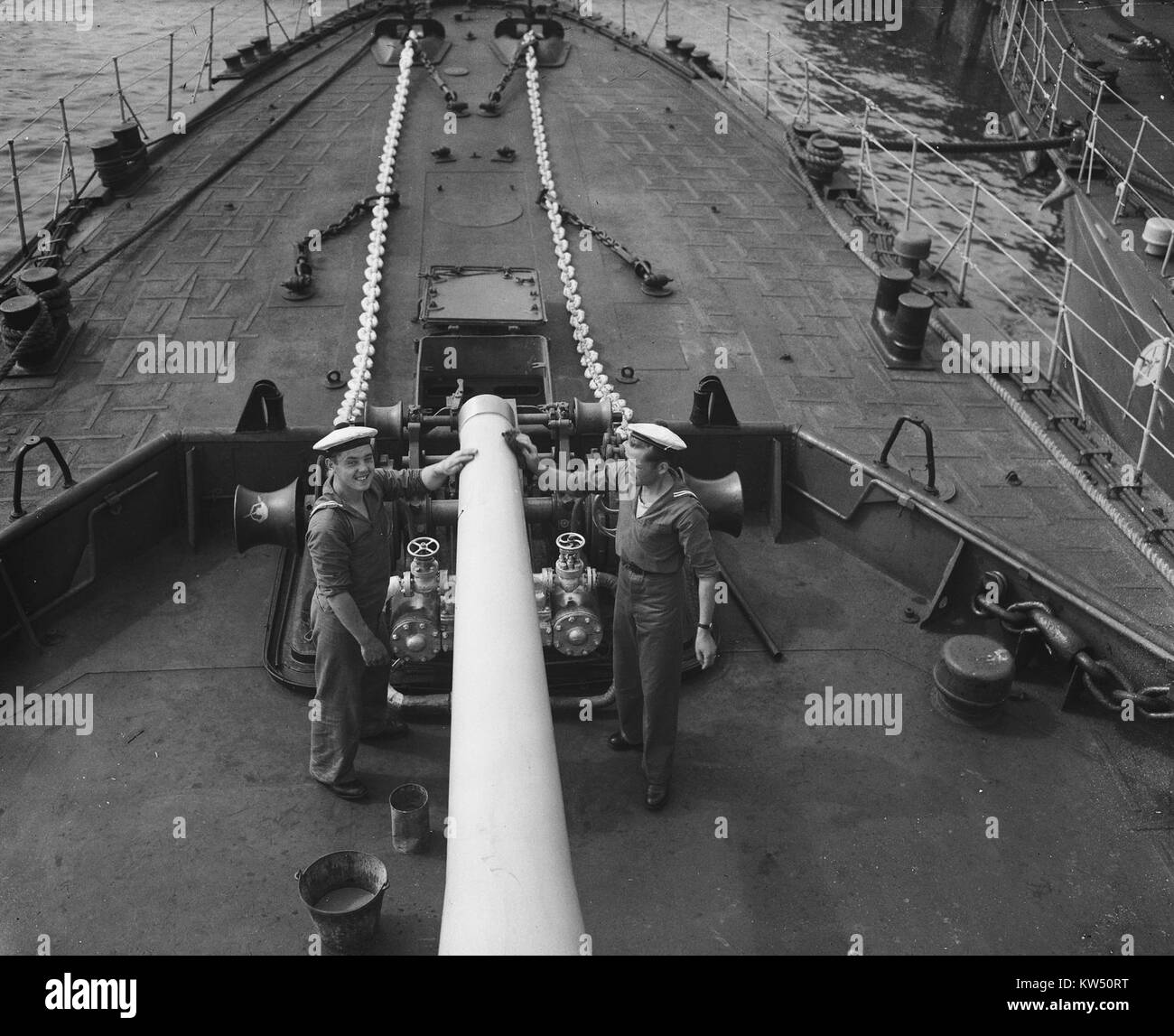 La fotografia raffigura una visita delle navi da guerra francesi, che mostra l'attività navale e le relazioni marittime internazionali. Sottolinea la presenza di navi militari francesi in un porto straniero. Foto Stock