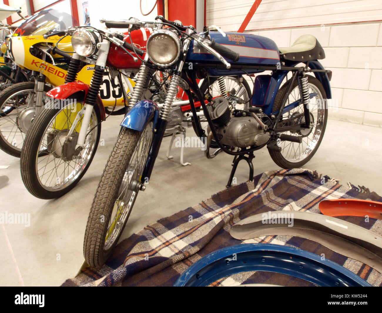 La Bianchi Gran Luna p48 è un modello di bicicletta noto per il suo design e la qualità costruttiva, in particolare nella categoria mid-range. È dotato di materiali e componenti avanzati che mirano a bilanciare prestazioni e comfort per i motociclisti occasionali. Foto Stock