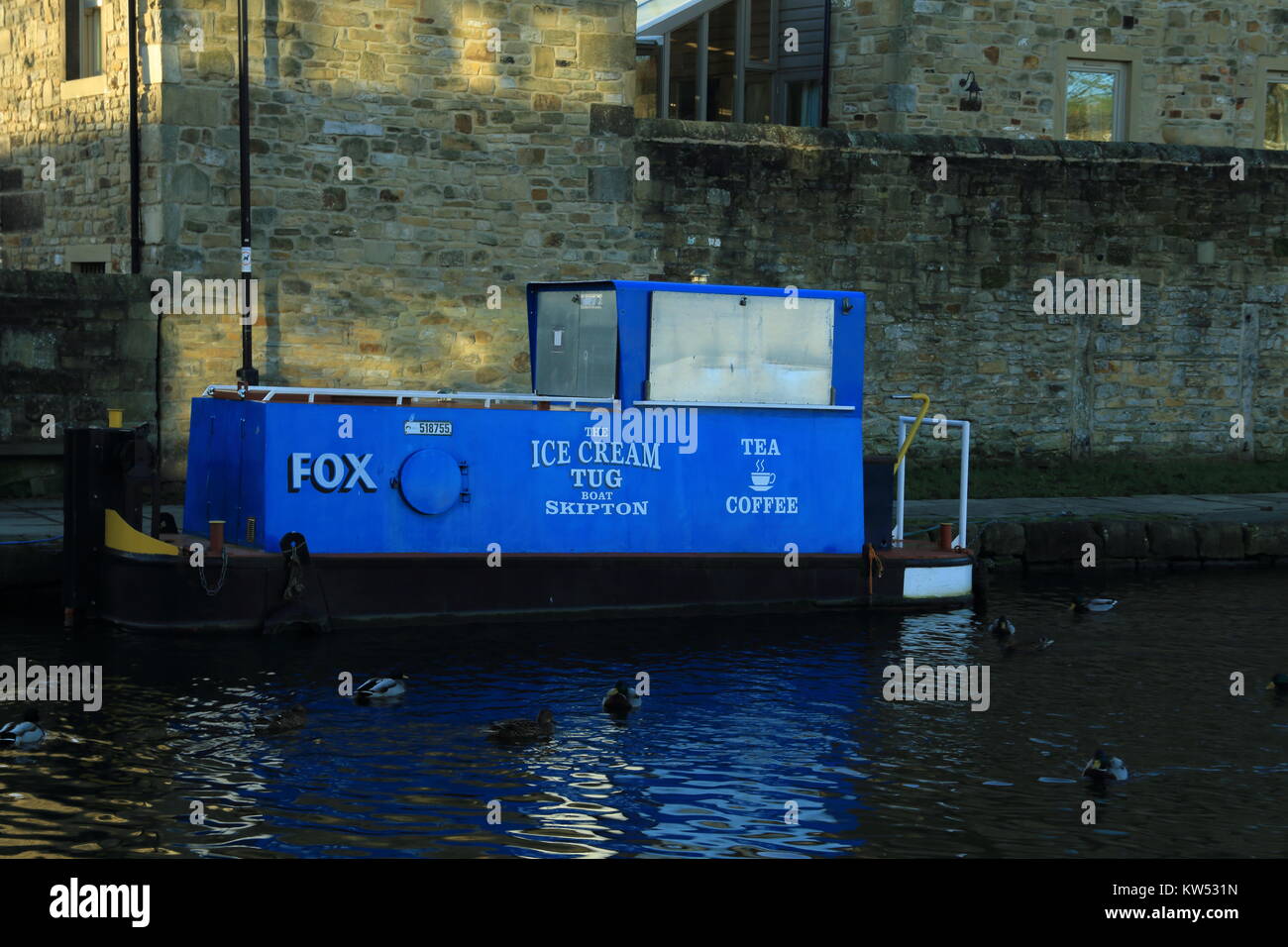 Ice Cream boat,Skipton,North Yorkshire, Regno Unito Foto Stock