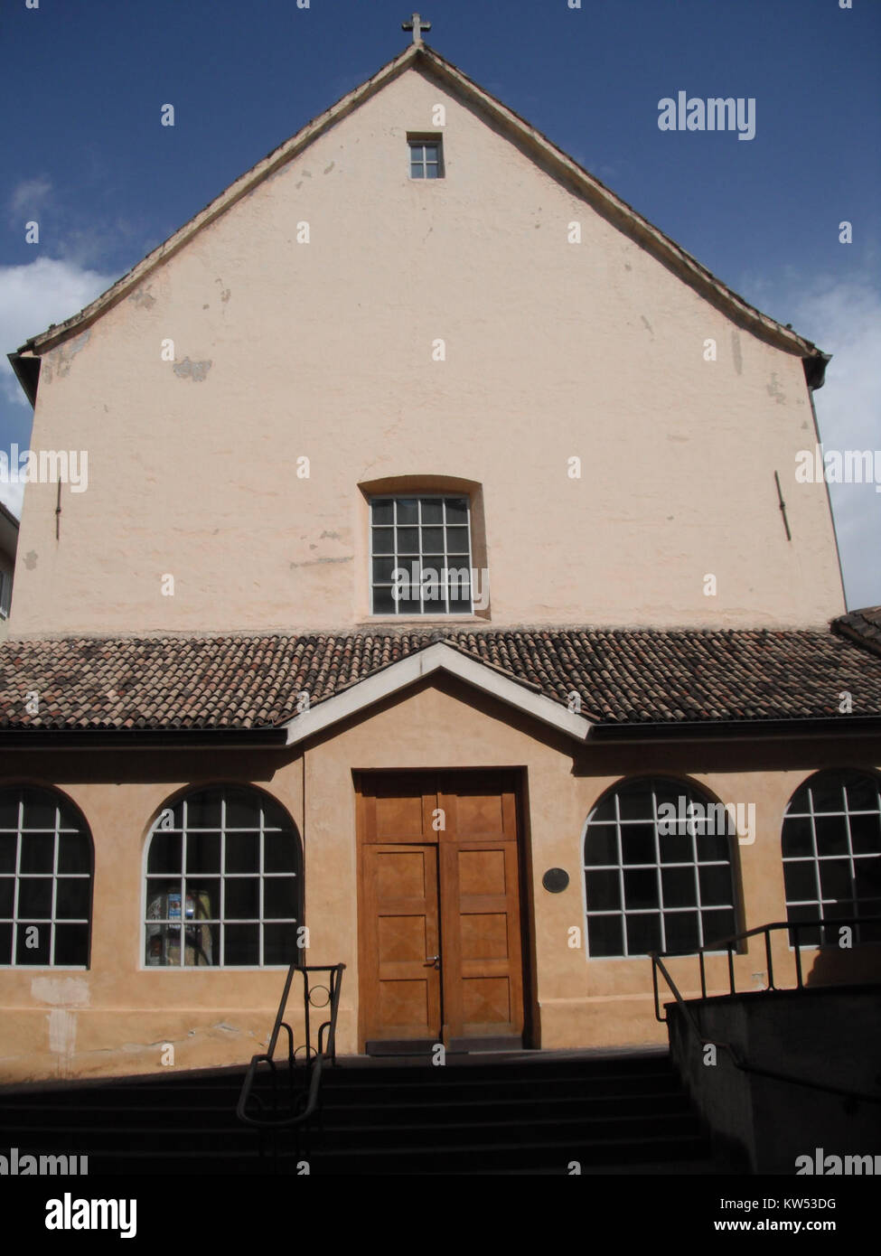 La Chiesa dei Cappuccini di Bolzano, Italia, è un luogo religioso iconico con un significato storico e architettonico nella regione. Foto Stock