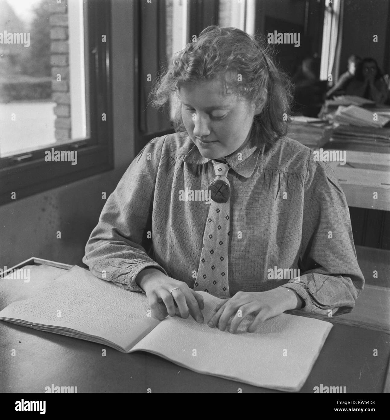 Blindeninstituut si riferisce a un'istituzione storica, probabilmente correlata ai servizi per i ciechi. L'immagine cattura un momento o un aspetto importante della storia dell'istituzione e del suo significato nell'assistenza sociale. Foto Stock