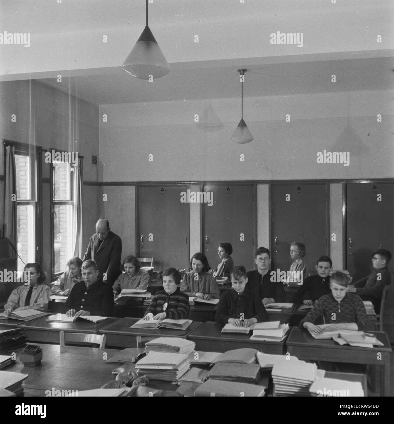 Il Blindeninstituut (Istituto per i ciechi) è raffigurato in questa immagine. L'istituzione ha svolto un ruolo significativo nello sviluppo di risorse educative e di cure per i non vedenti. Fondata nei Paesi Bassi, fornisce supporto e servizi a persone con disabilità visive e funge da importante istituzione nella storia dell'istruzione e dell'assistenza accessibili. Foto Stock