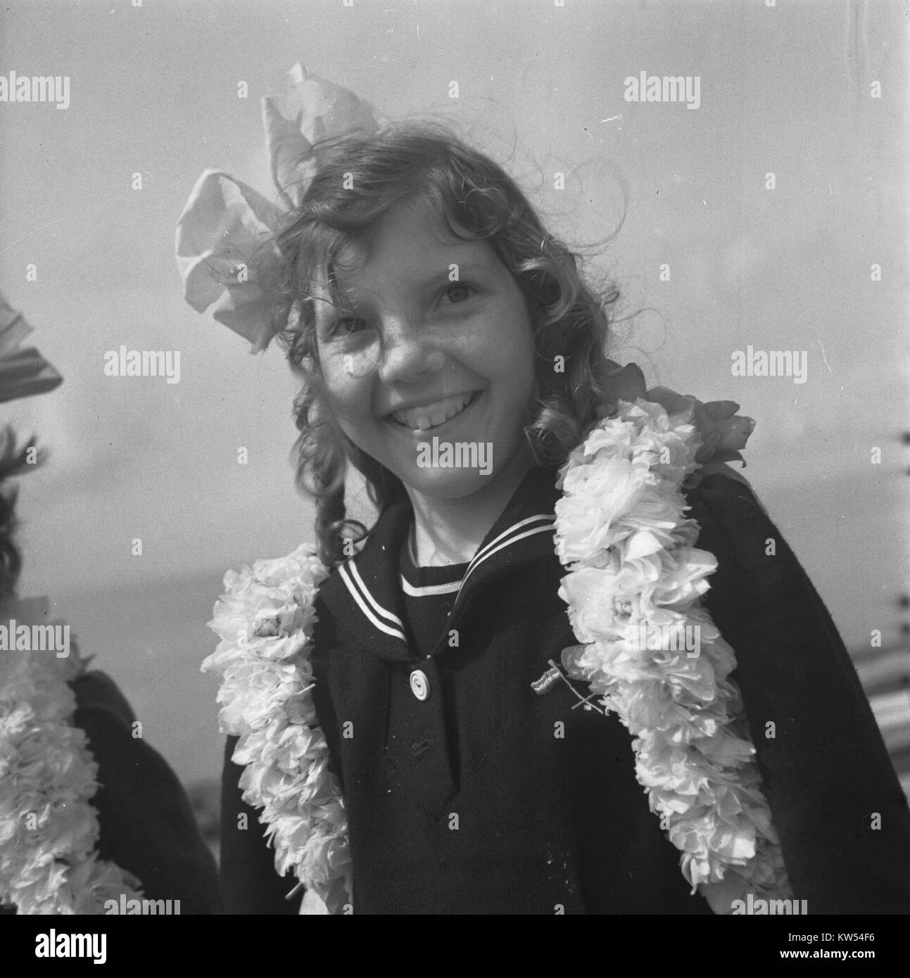 I campi di tulipani in Olanda, catturati in questa immagine, sono noti per i loro colori vivaci e la coltivazione su larga scala. I tulipani sono un simbolo dell'orticoltura olandese e della primavera nei Paesi Bassi. Foto Stock