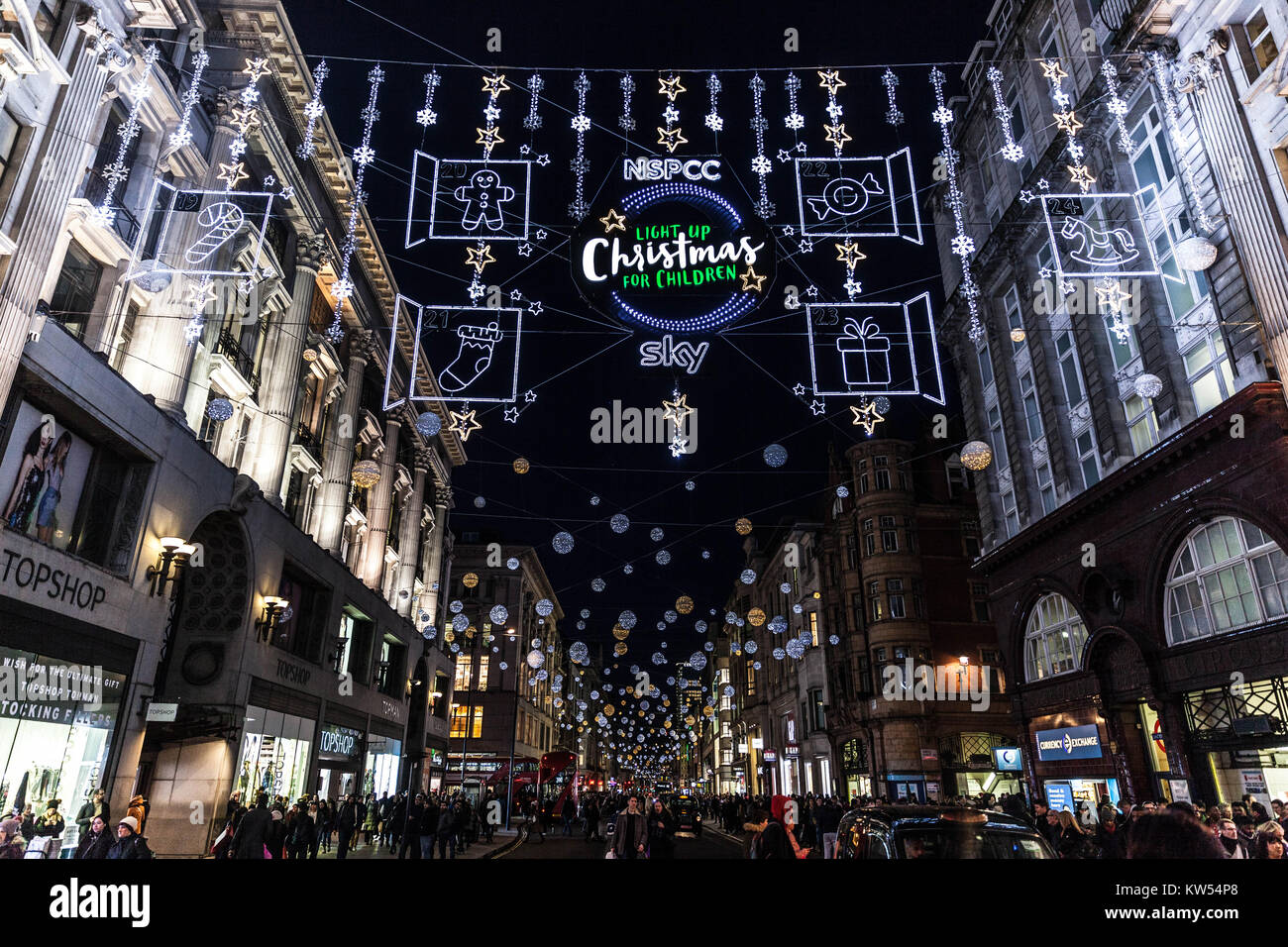 Decorazioni Natalizie Londra 2020.Oxford Street Luci E Decorazioni Natalizie Londra Inghilterra Regno Unito Foto Stock Alamy