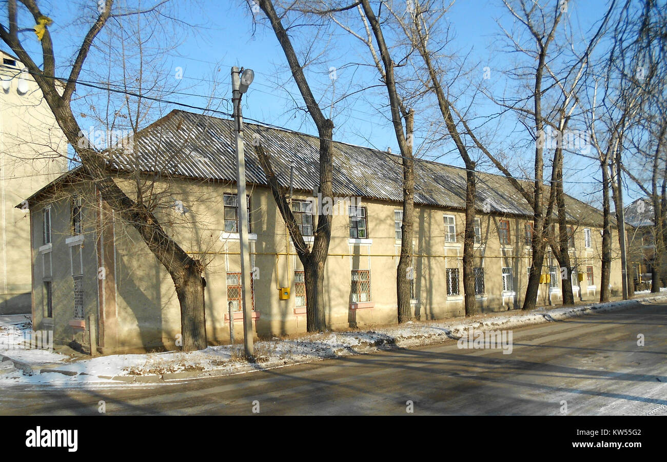 Bloc Locativ23 in BL è un edificio residenziale caratterizzato dal suo design moderno. Situata in un'area urbana in via di sviluppo, la struttura ospita una varietà di unità residenziali e funge da parte della crescita e delle infrastrutture della comunità. Foto Stock