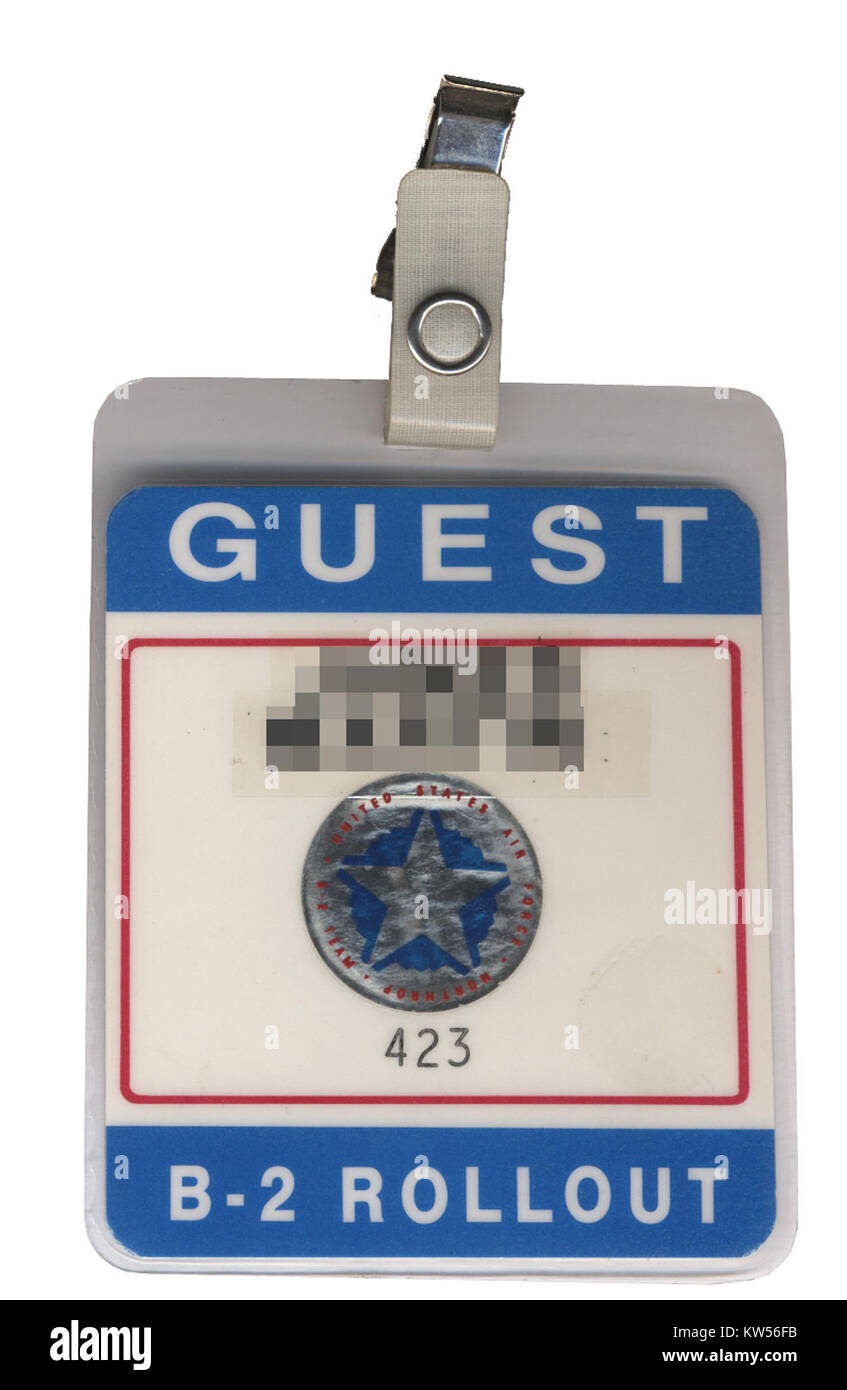 Il tag ID numerato della cerimonia di lancio dei B-2 Bomber del 1988 segna un momento importante nella storia dell'aviazione. Il B-2, un bombardiere stealth sviluppato da Northrop Grumman, rivoluzionò l'aviazione militare con le sue capacità stealth e la tecnologia avanzata. Foto Stock