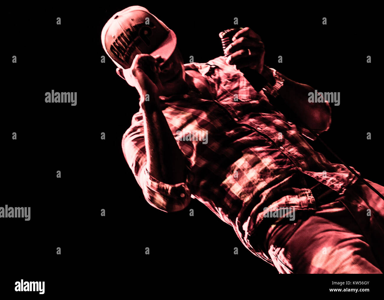 Blackstar si è esibita al Dour Festival nel 2012, contribuendo alla diversa formazione del festival. La loro esibizione mostrava la loro musica e la loro arte, attirando i frequentatori di festival da tutto il mondo. Foto Stock