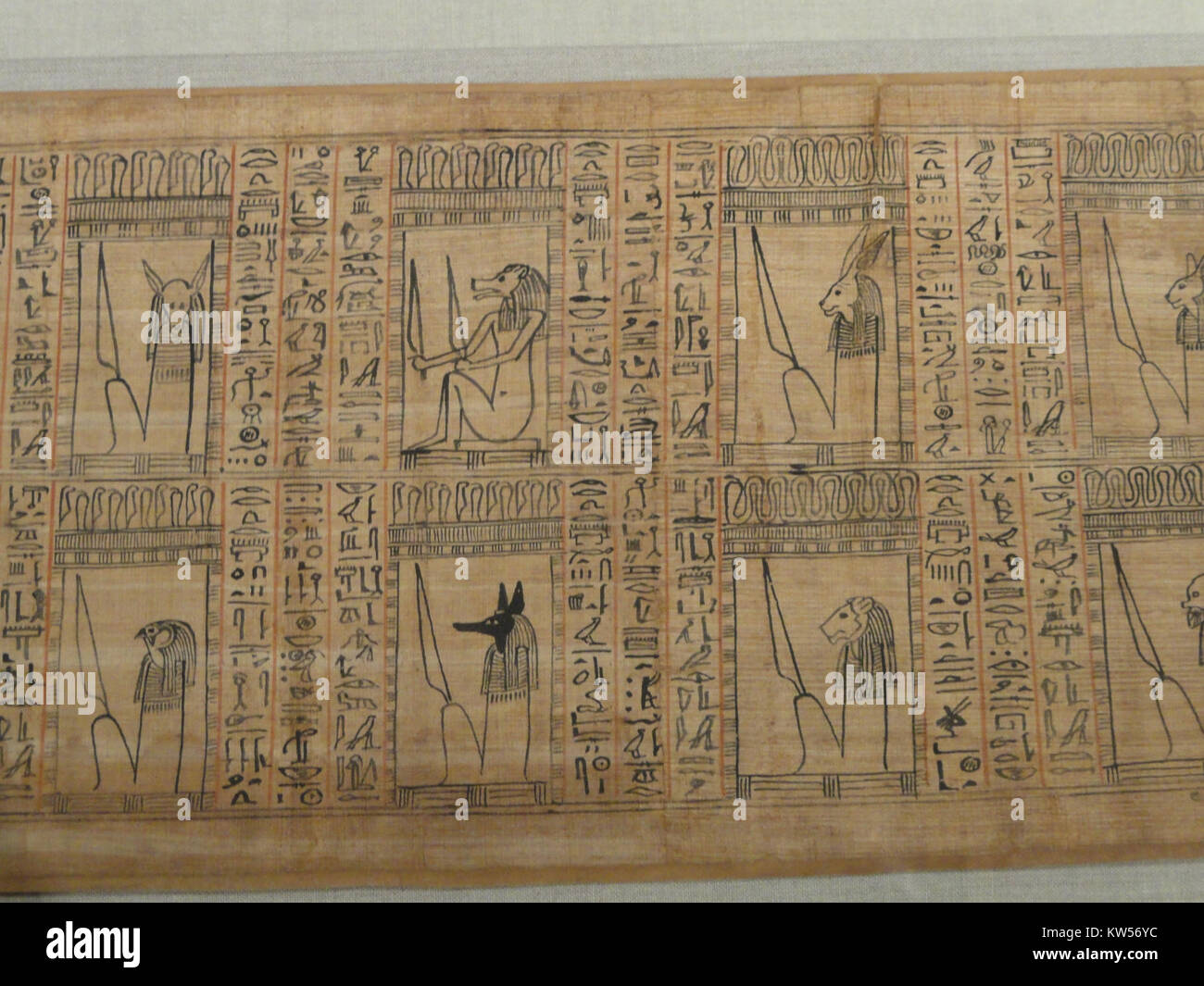 Il Libro dei morti di Hori, risalente al nuovo Regno (circa 1969â€“945 a.C.), è un significativo testo egizio antico. Questa sezione di papiro, ospitata presso il Cleveland Museum of Art, offre informazioni sulle antiche pratiche funerarie egizie. Foto Stock