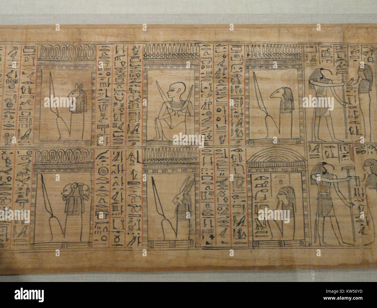 Il Libro dei morti di Hori è un antico testo funerario egizio, risalente al periodo del nuovo Regno, in particolare la dinastia 21. Questa sezione di papiro, ospitata nel Cleveland Museum of Art, contiene incantesimi e illustrazioni per guidare il defunto nell'aldilà. Foto Stock