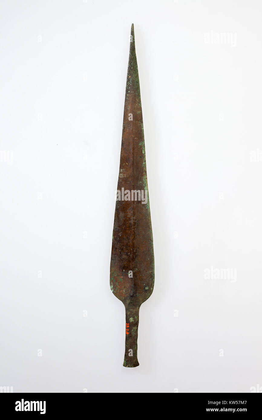 Questa lama, incisa per Idi, il sorvegliante dell'alto Egitto, è un importante manufatto storico. Risale all'antico Egitto e presenta iscrizioni che forniscono approfondimenti sulle pratiche amministrative e religiose dell'epoca. Foto Stock