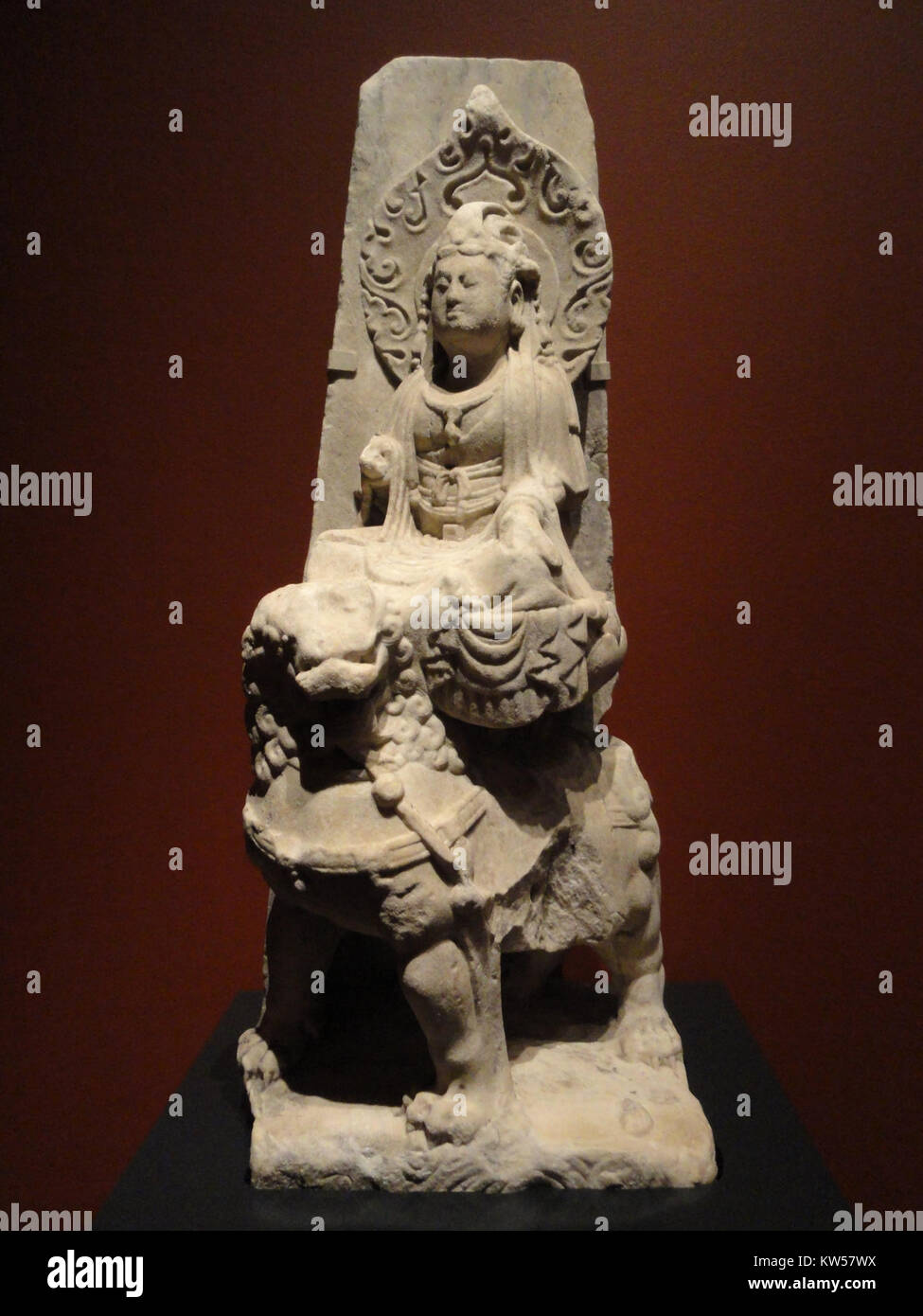 Wenshu Boddhisattva (Manjushri) seduto su un leone, Baoding, nella provincia di Hebei, Cina, Dinastia Liao, c. Xi secolo, marmo San Diego Museum of Art DSC06497 Foto Stock