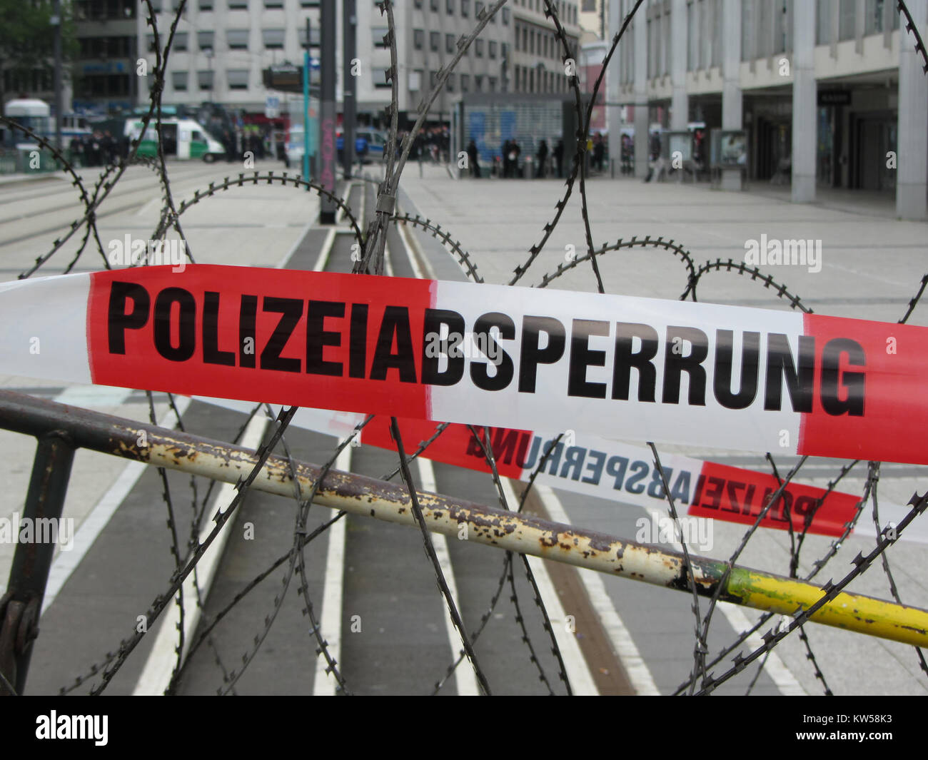 Le proteste del Blockupy del 2013 facevano parte di una serie di dimostrazioni contro la Banca centrale europea (EZB). Le proteste hanno evidenziato le politiche economiche e il loro impatto sull'Unione europea e sui sistemi finanziari globali. Foto Stock