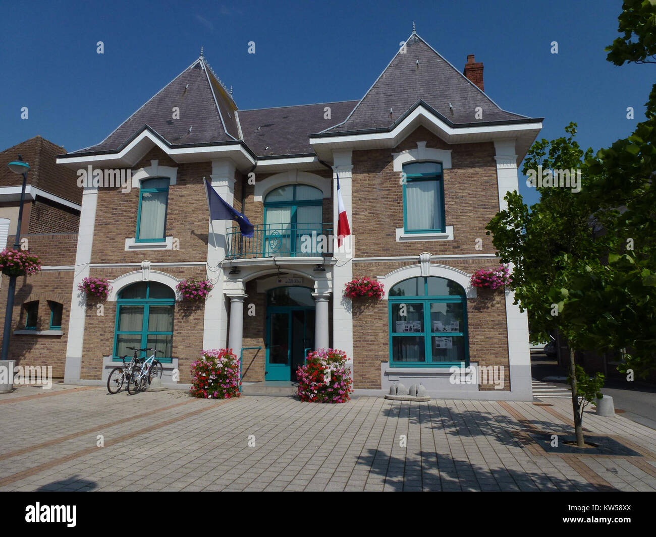 Billy Berclau è una città della regione francese del Pas de Calais, con una forza di polizia municipale. Il ruolo della polizia in questa comunità e il suo contesto storico possono essere dettagliati. Foto Stock