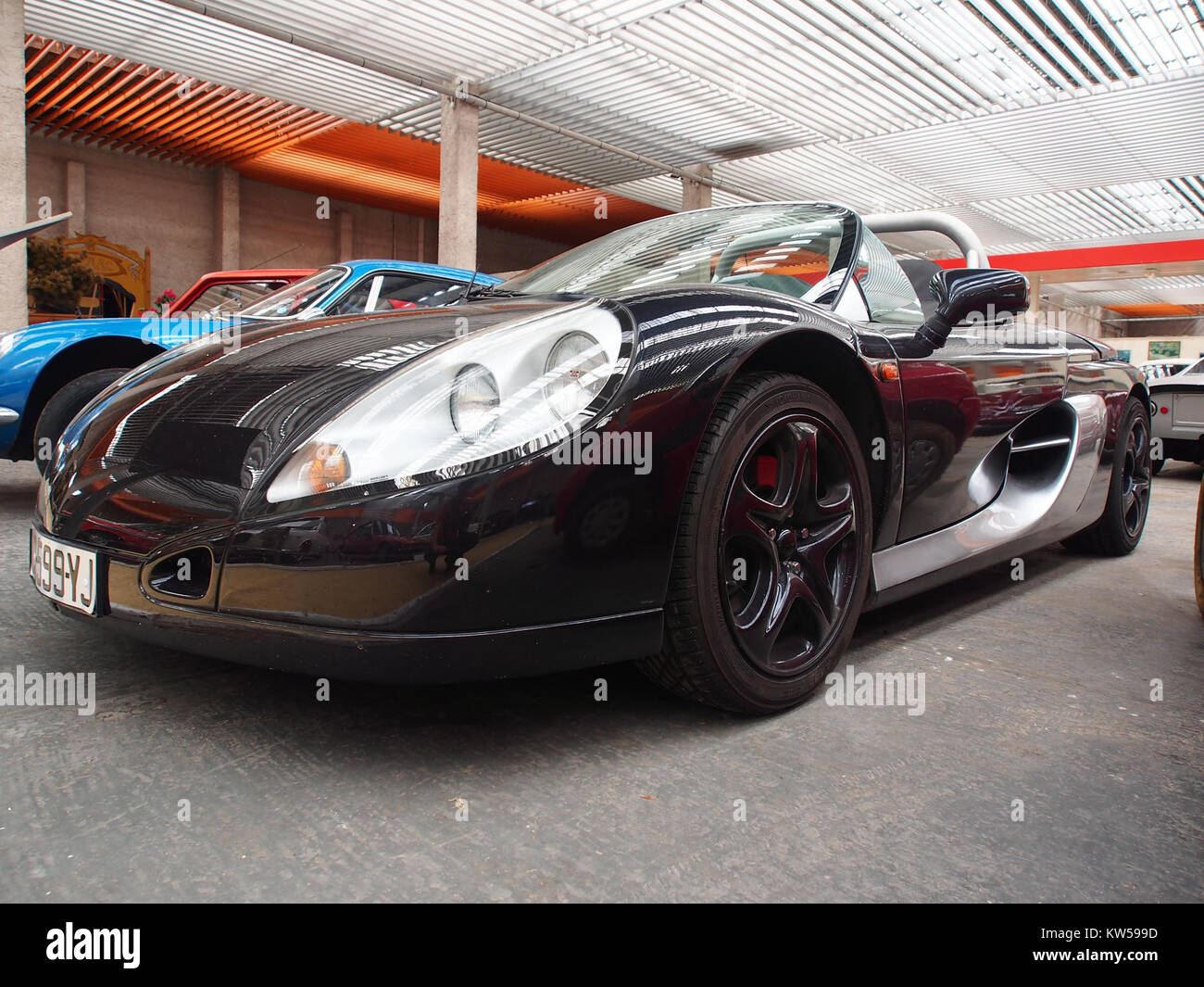 Auto sportiva nera di proprietà dell'Association Lorraine des Amateurs d'Automobiles, che mostra il design automobilistico classico e la cultura automobilistica regionale. Foto Stock