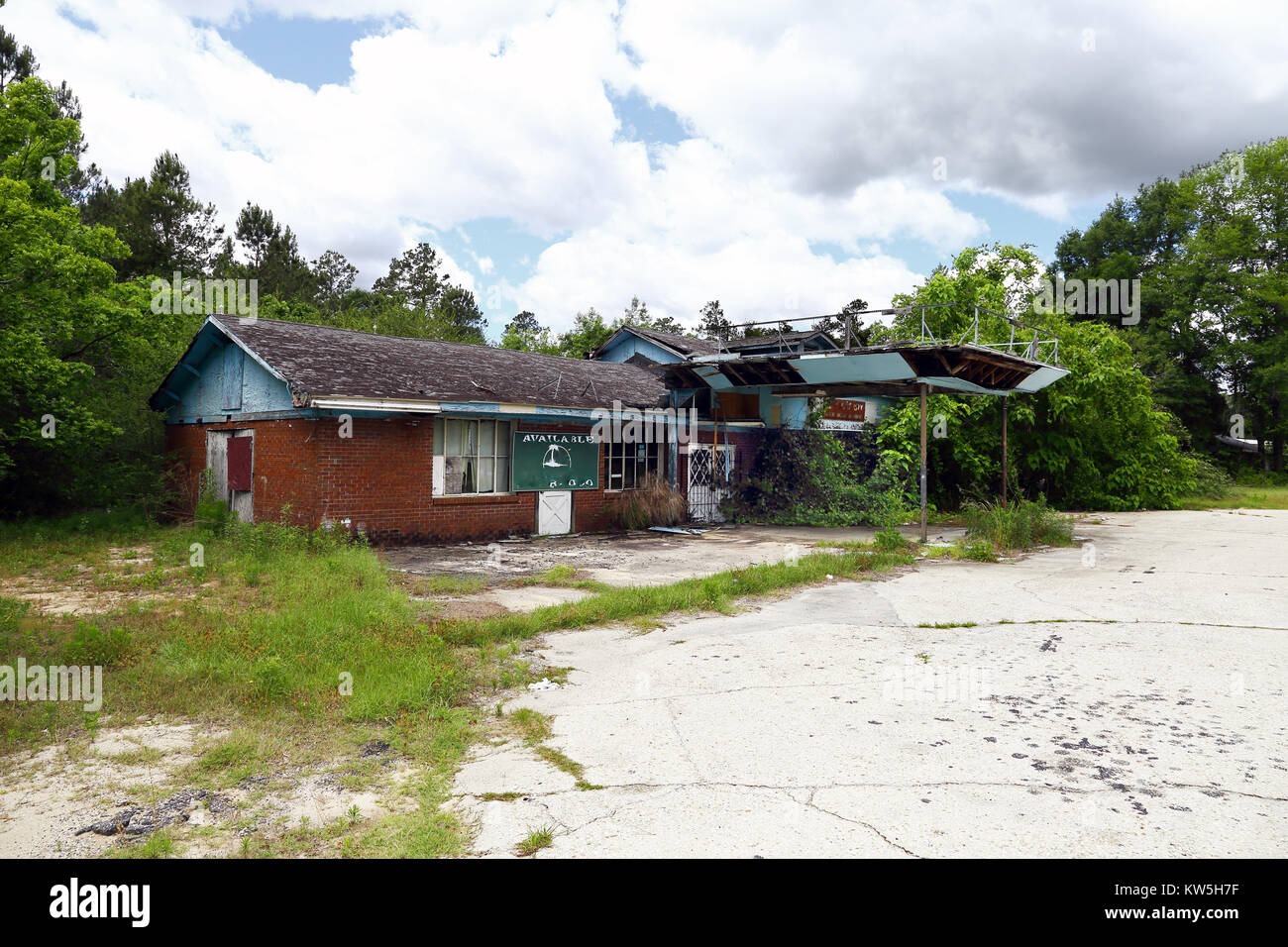 Un vecchio albergo abbandonato lungo la Carolina del Sud road. Foto Stock