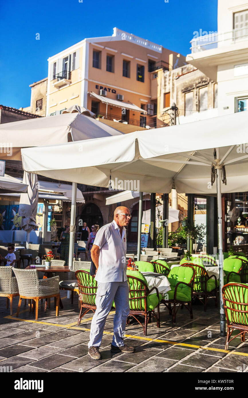 Chania turistico Creta, Grecia, uomo anziano in vacanza Foto Stock