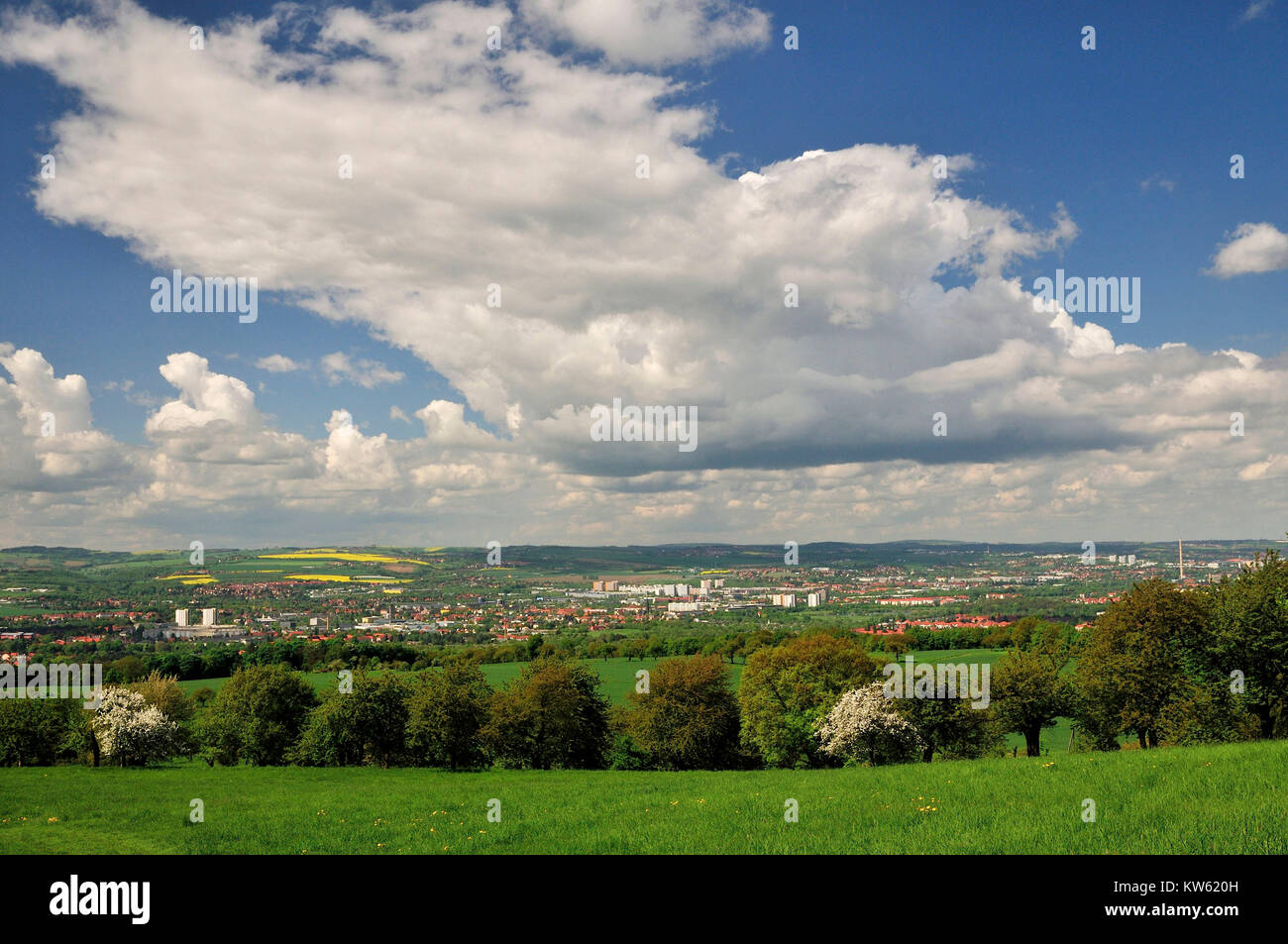 Vista del bel campo Highland su Dresda Elbtal , Aussicht vom Schoenfelder Hochland aufs Dresdener Elbtal Foto Stock