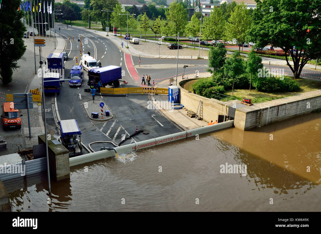 A Dresda, l'acqua alta in 2013, Ostraer flood gate di controllo, Hochwasser 2013, Ostraer Hochwasserschutztor Foto Stock