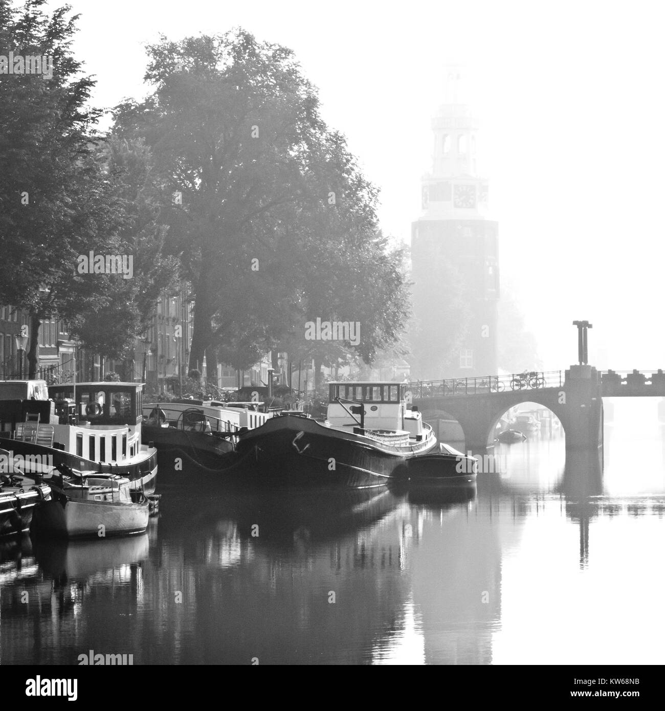 Classic Amsterdam, canal e barche. Foto Stock