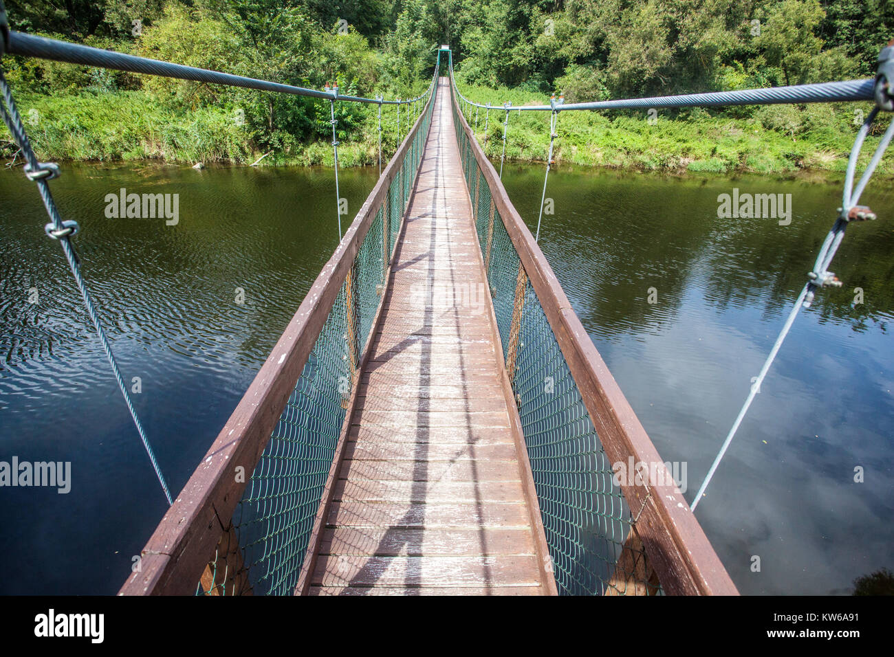 Parco nazionale di Podyji, ponte pedonale, fiume Thaya, valle del fiume Dyje, Repubblica Ceca Foto Stock