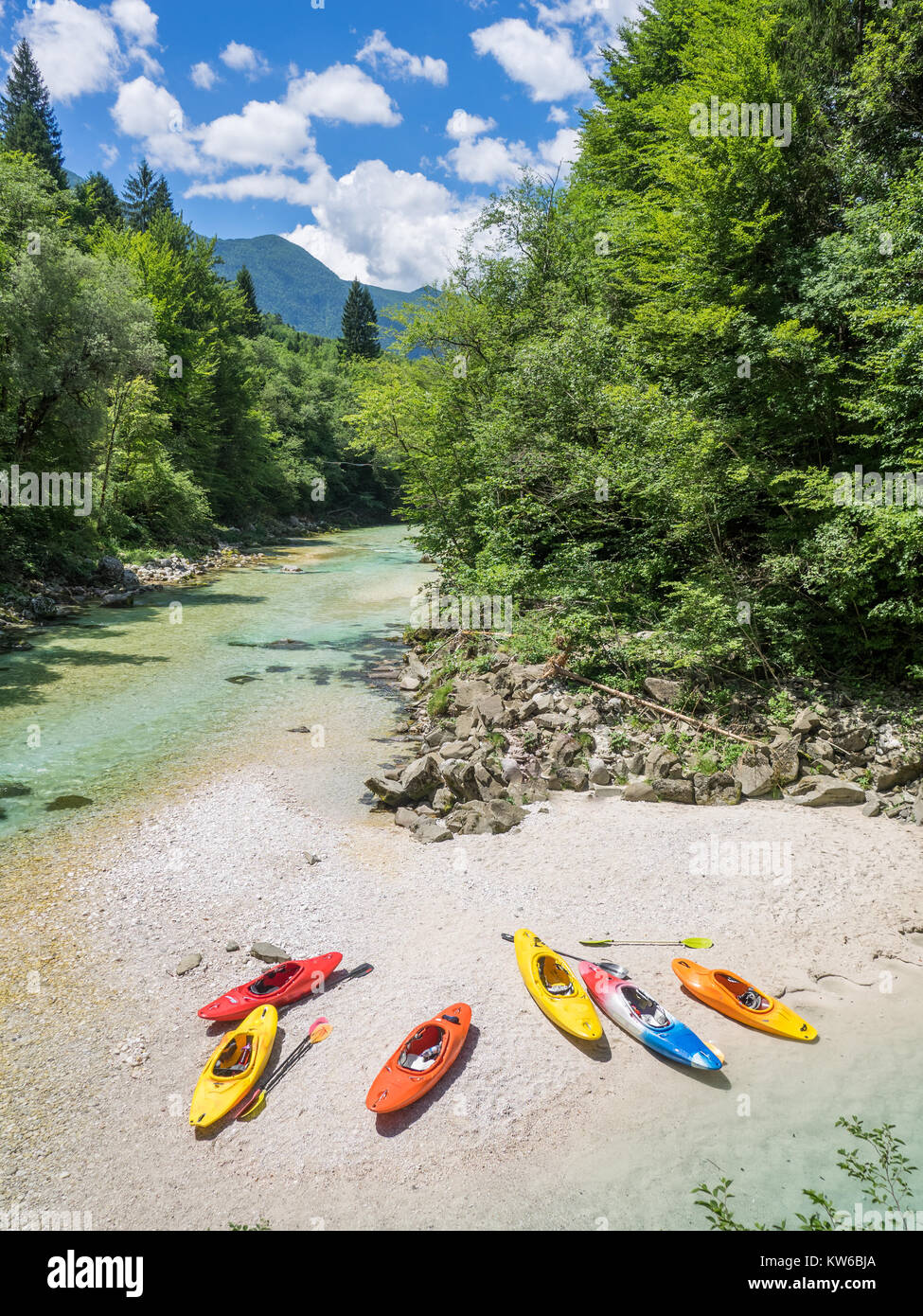 Kayak sul fiume soca in Slovenia Foto Stock