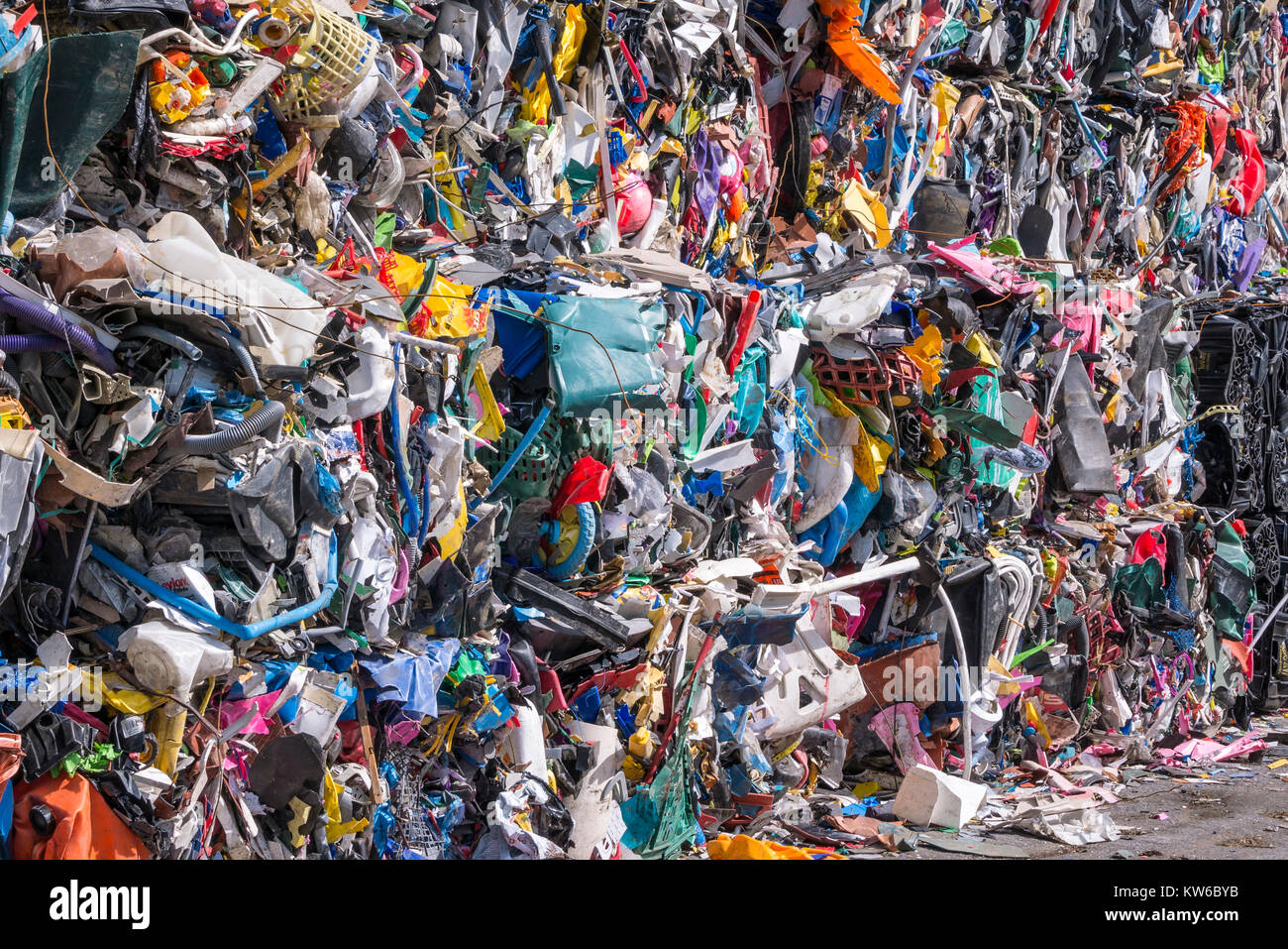 Plastic recycling bales immagini e fotografie stock ad alta risoluzione -  Alamy