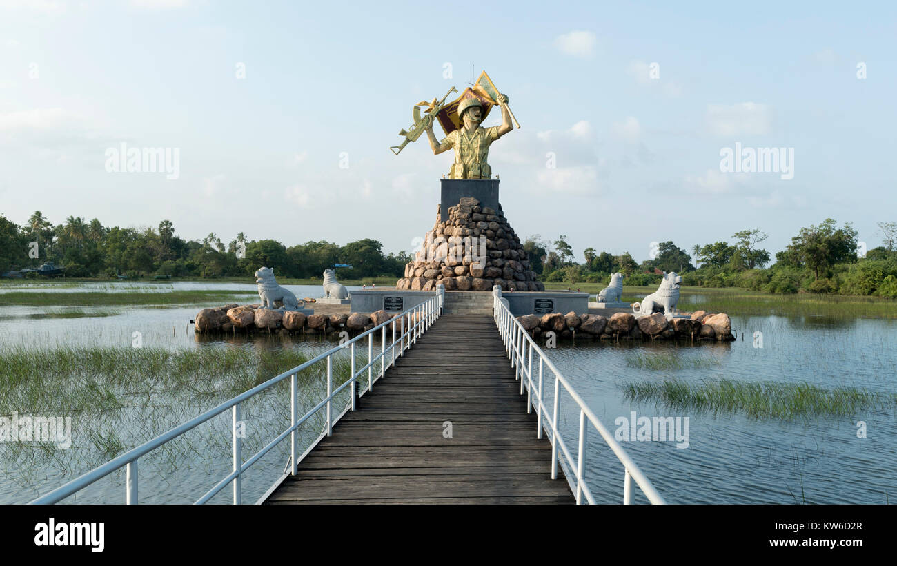 Monumento alla vittoria dell'esercito dello Sri Lanka vicino a Mullaitivu, che segna la sconfitta delle Tigri alla fine della guerra civile dello Sri Lanka Foto Stock